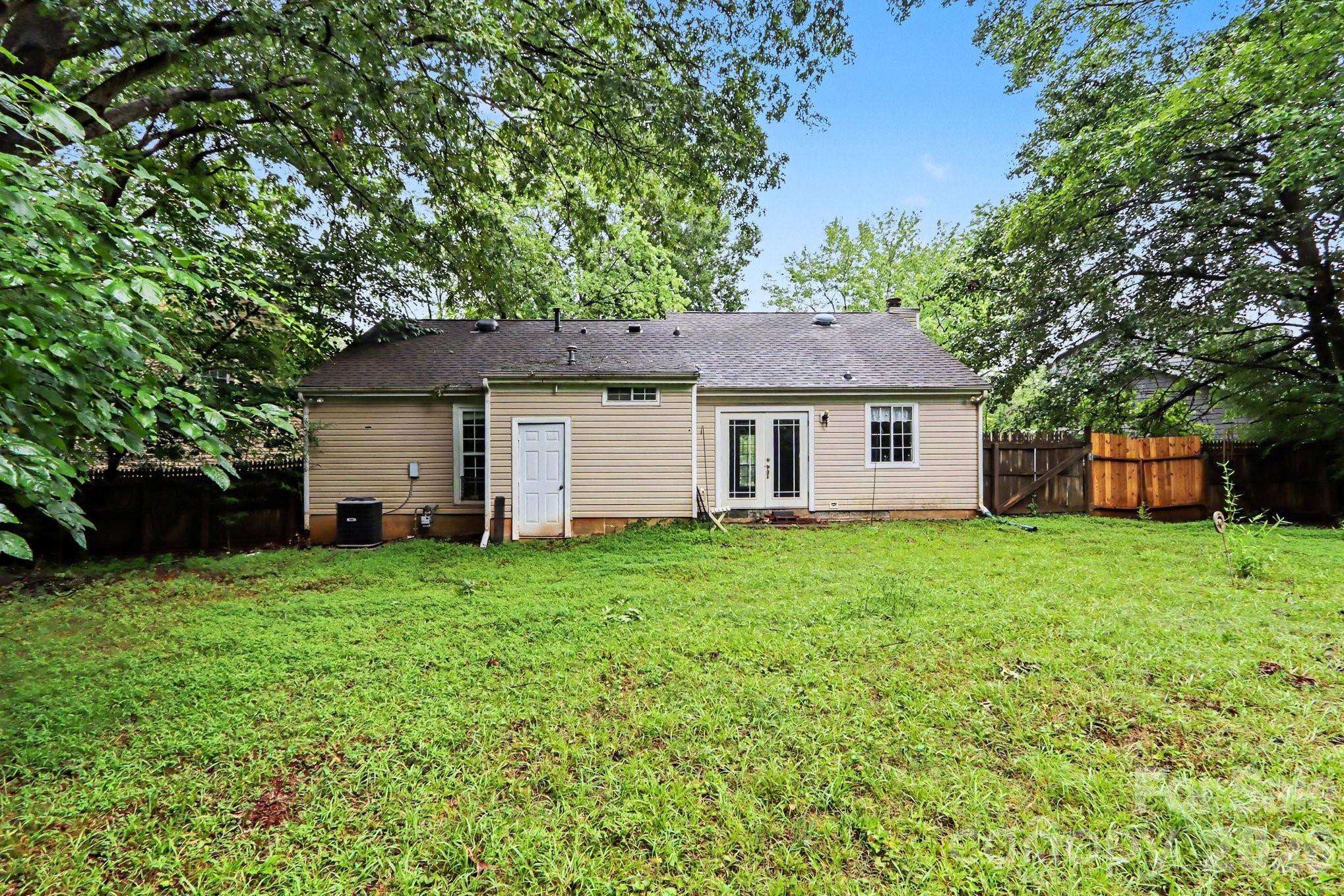 8804 Royal Scot Lane Property Photo 23