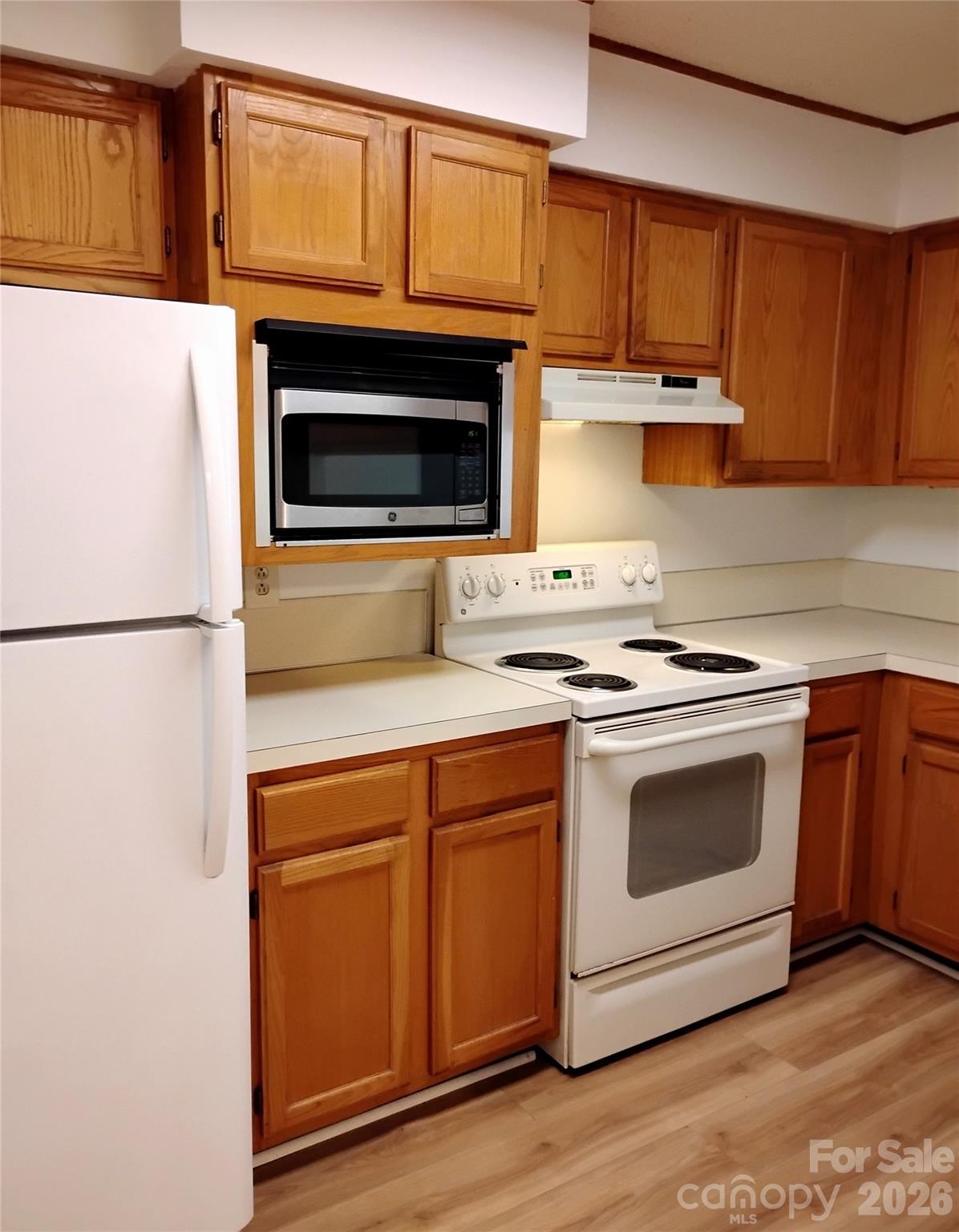 2536 Stradbrook Drive B Property Photo 3
