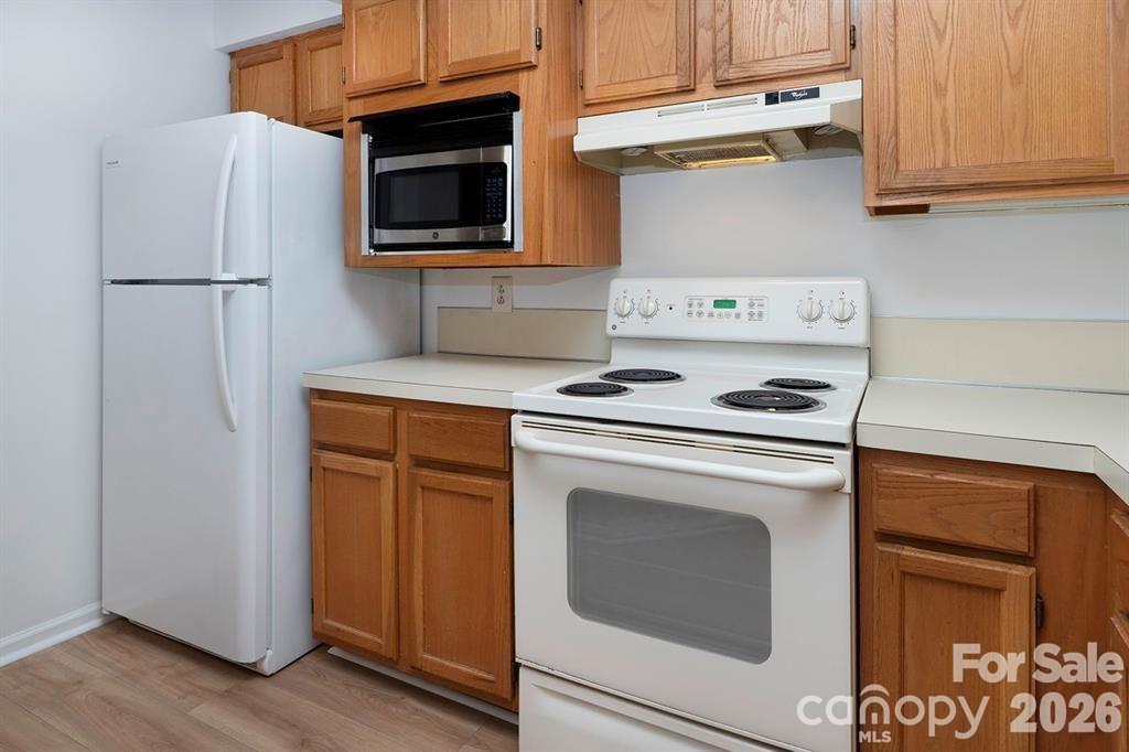 2536 Stradbrook Drive B Property Photo 4
