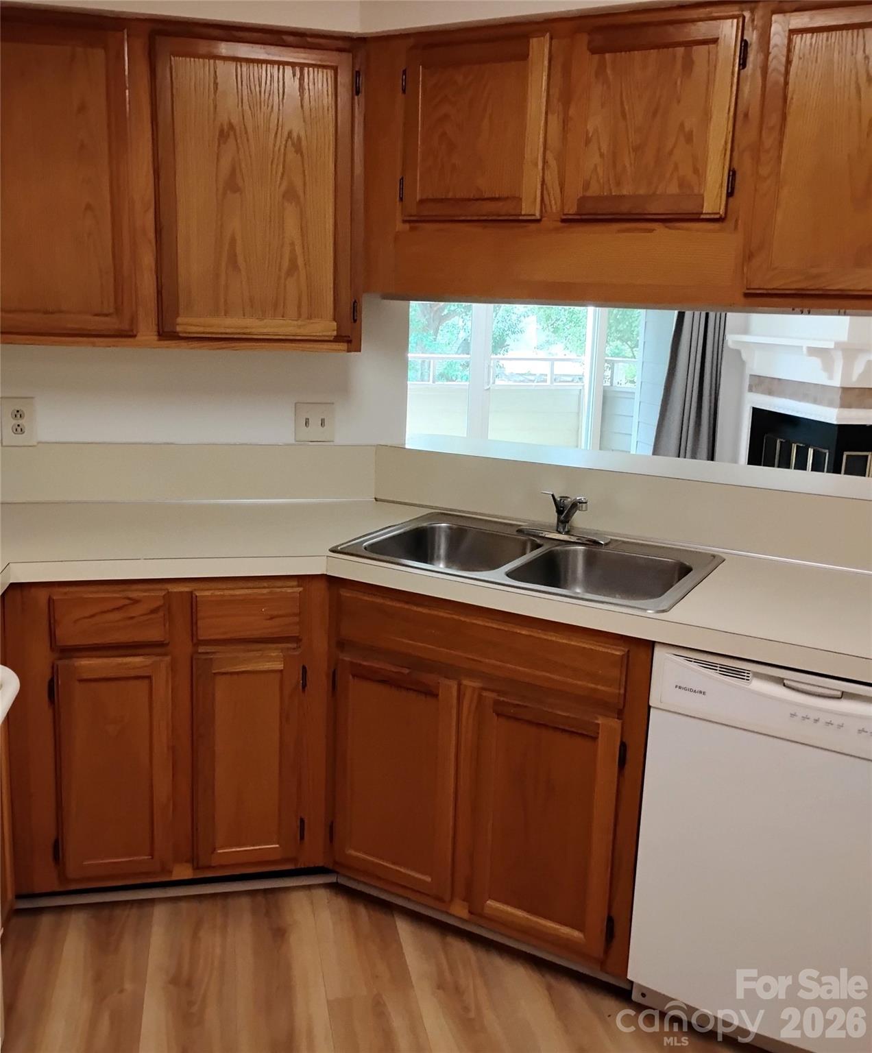 2536 Stradbrook Drive B Property Photo 5
