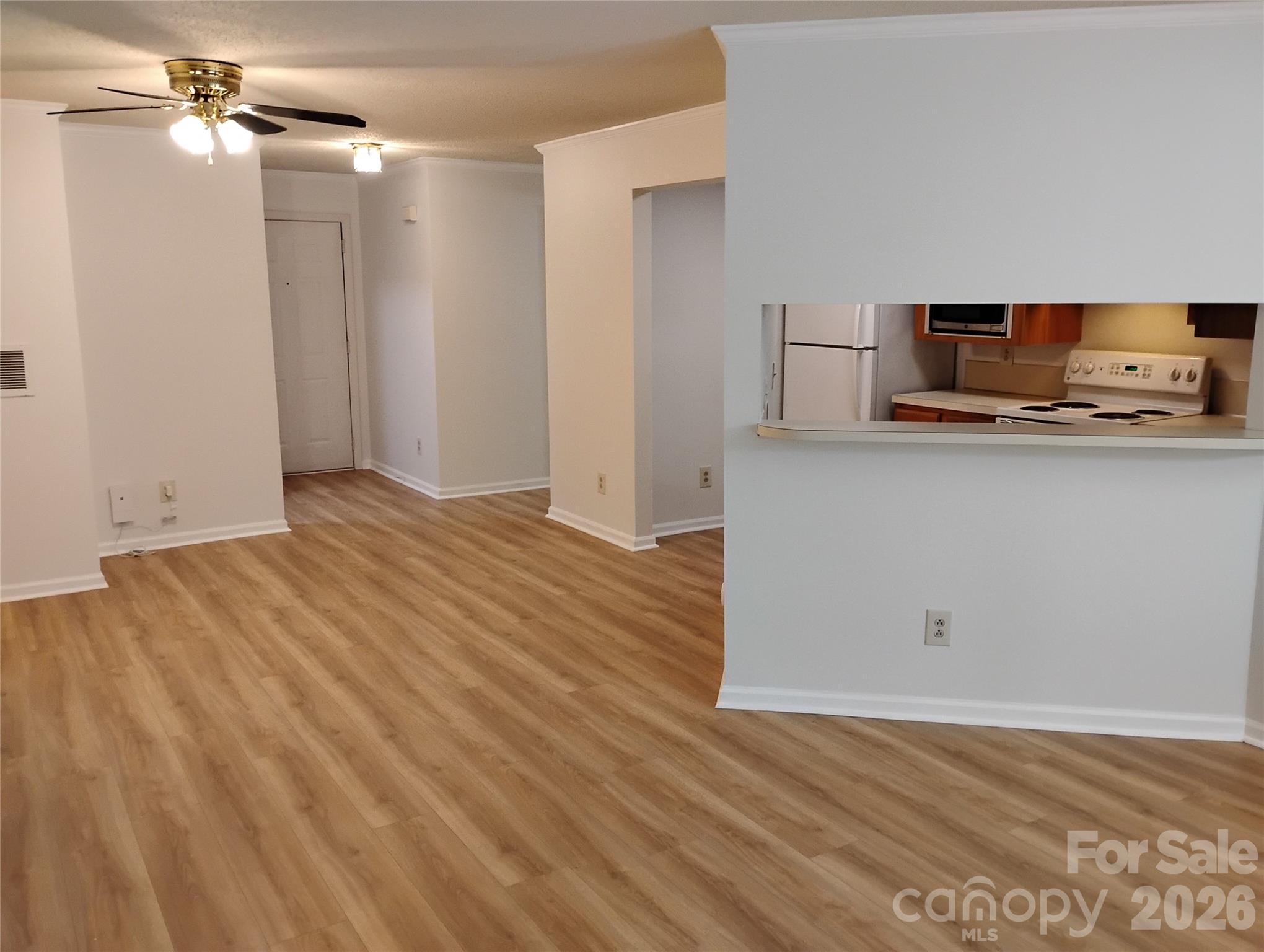 2536 Stradbrook Drive B Property Photo 6