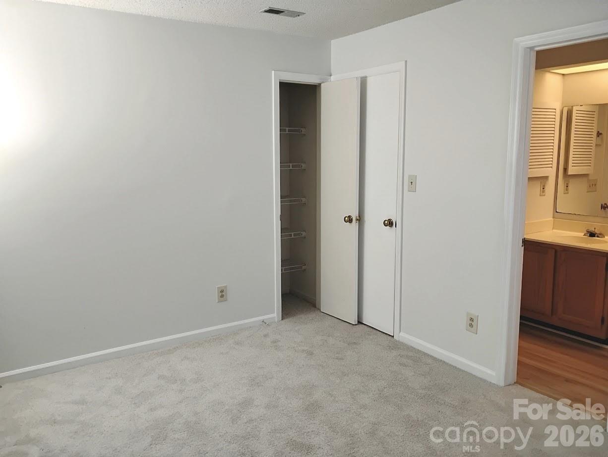 2536 Stradbrook Drive B Property Photo 15
