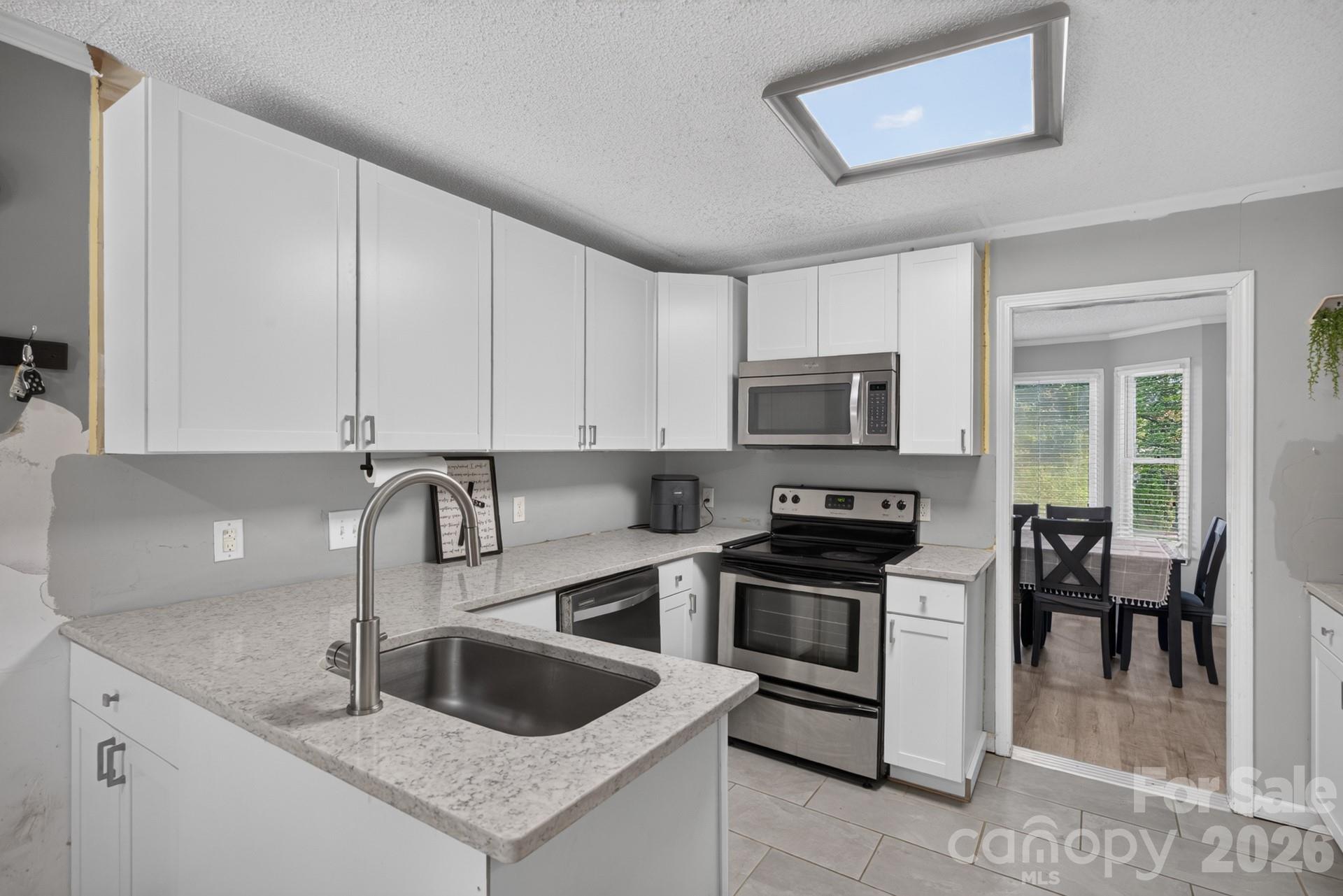 102 Carabelle Circle Property Photo 4