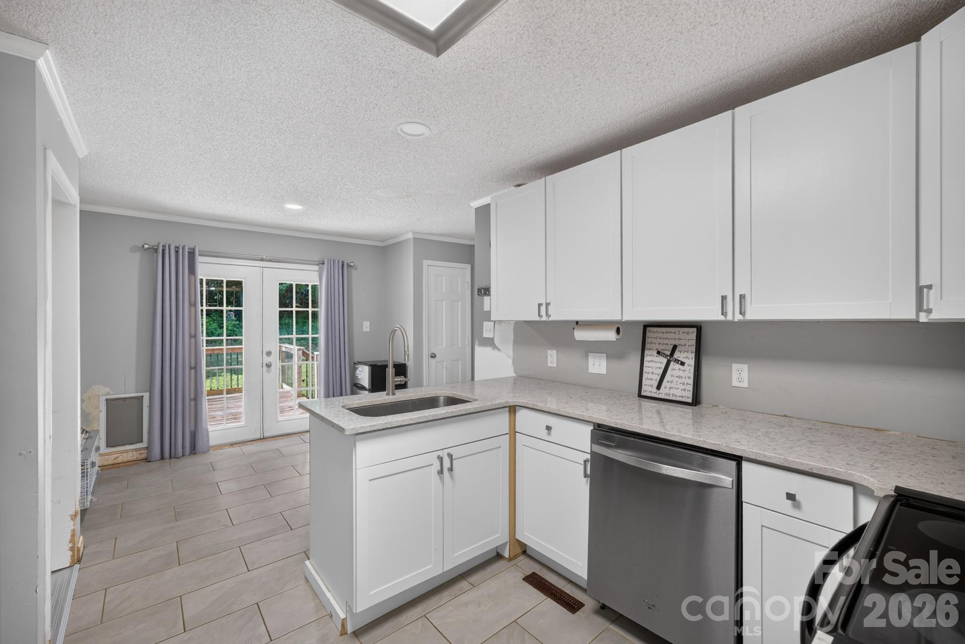 102 Carabelle Circle Property Photo 6