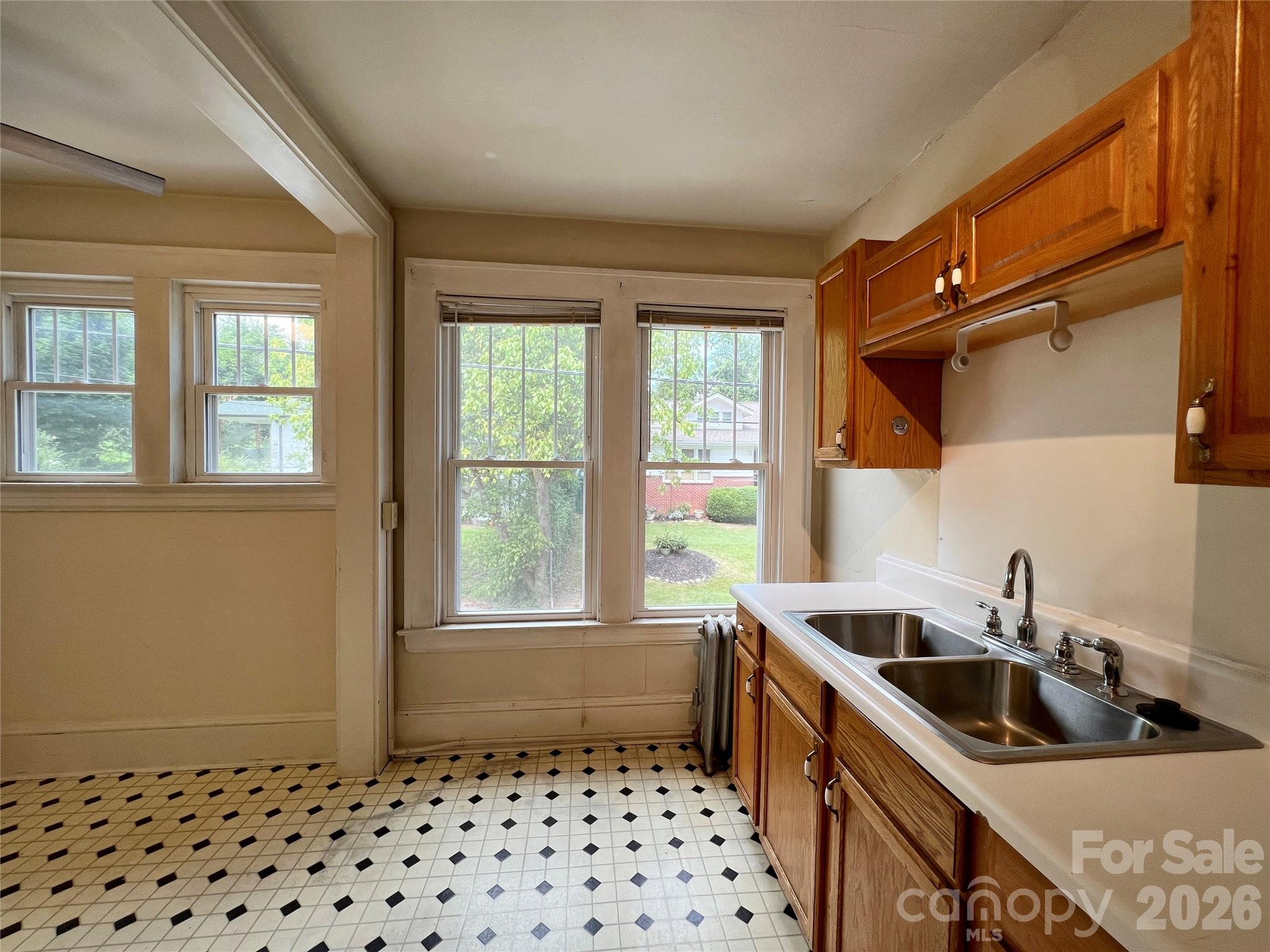 19 Saluda Street Property Photo 6