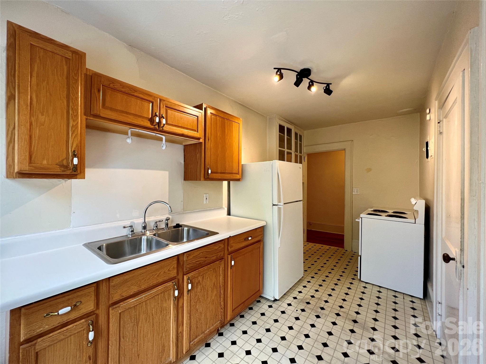 19 Saluda Street Property Photo 10