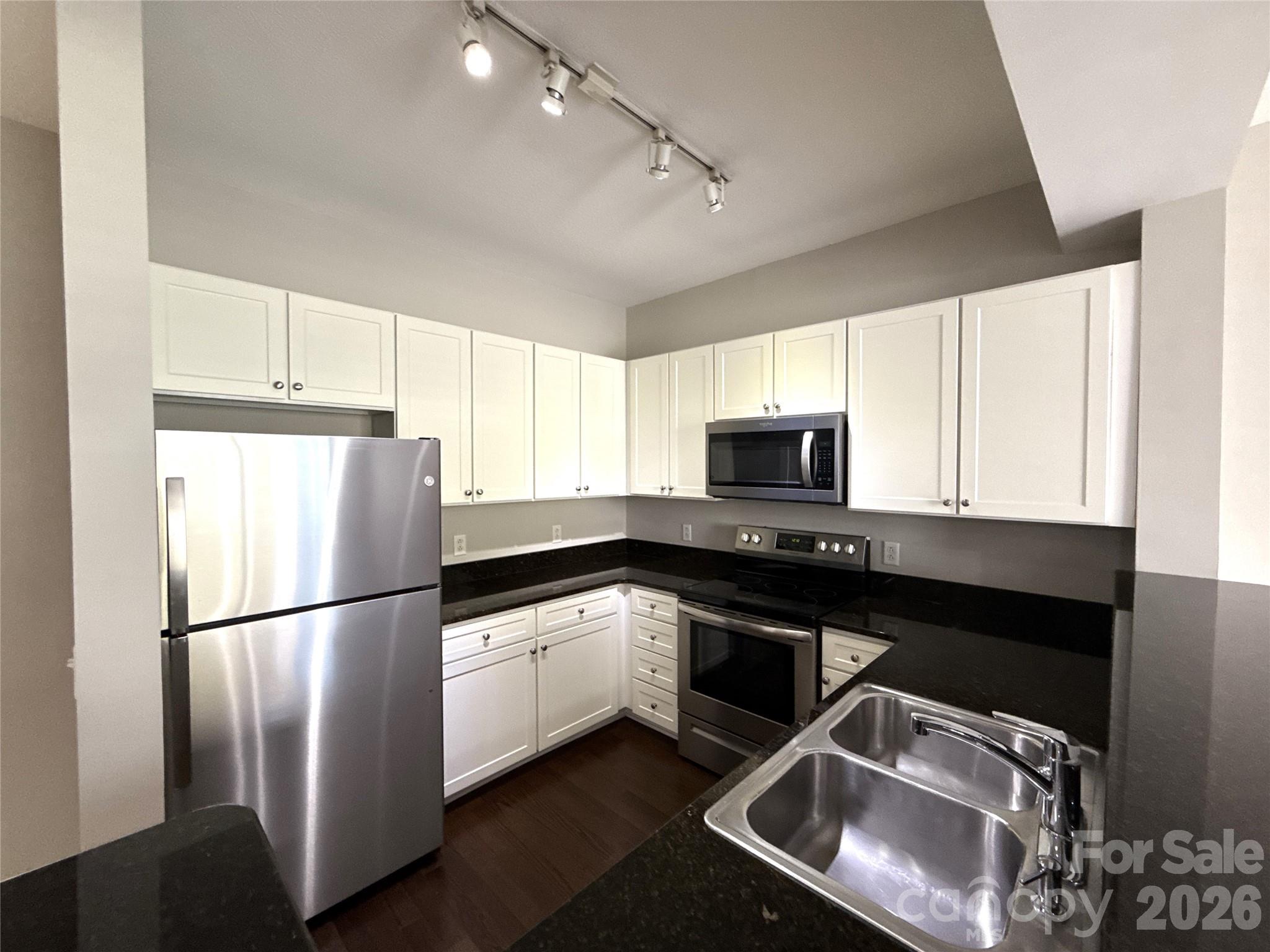 1315 East Boulevard 407 Property Photo 2