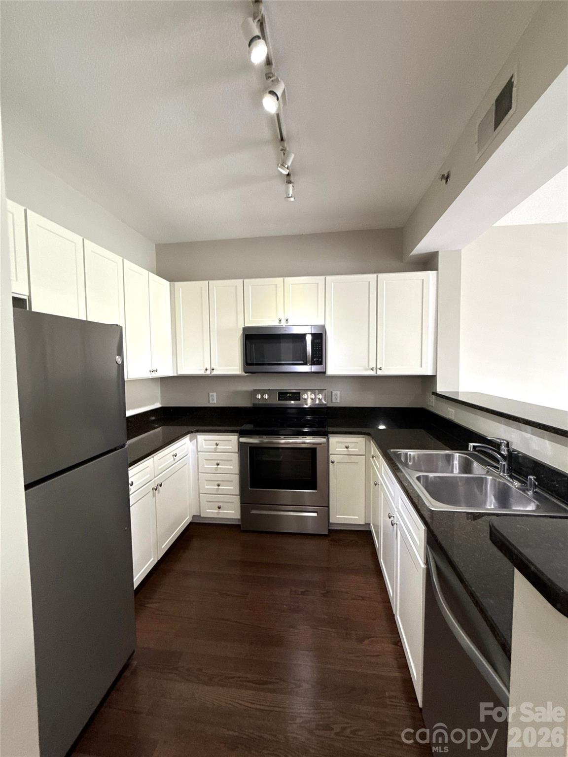 1315 East Boulevard 407 Property Photo 4