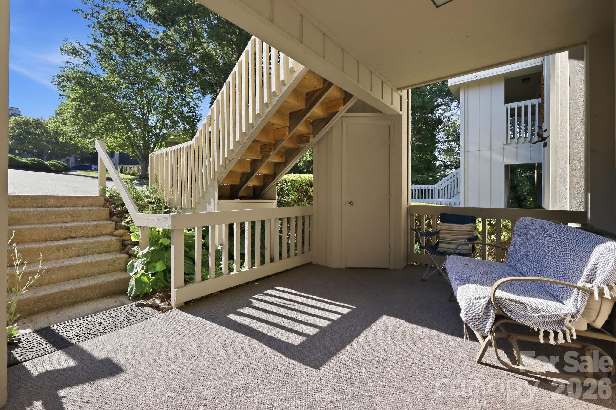 1503 Abbey Circle Property Photo 3