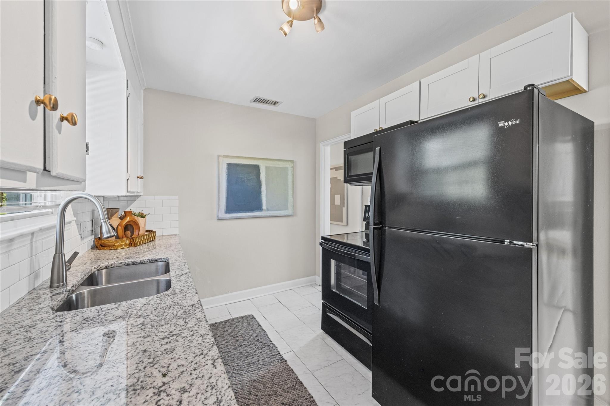 419 Wakefield Drive D Property Photo 11
