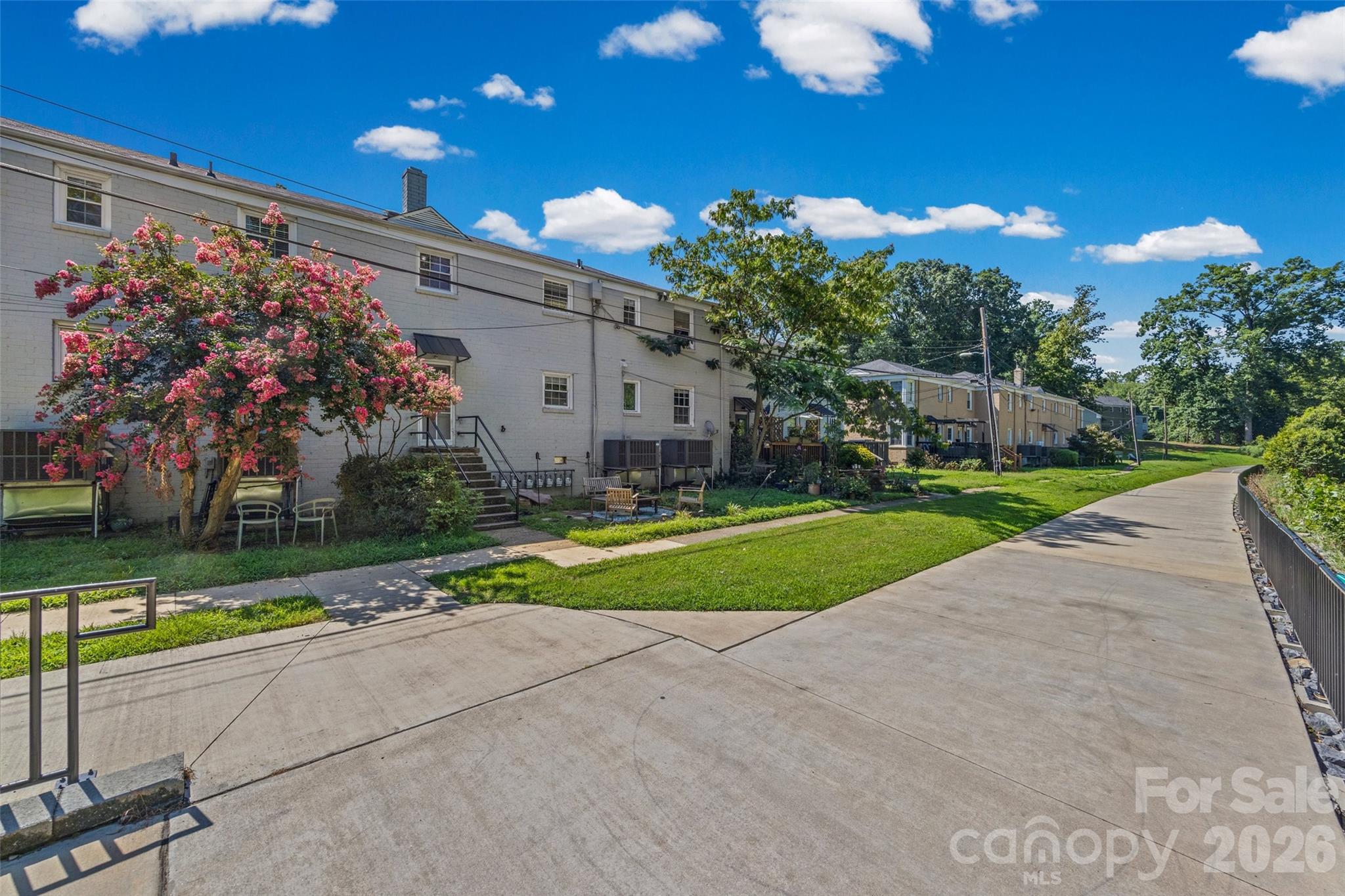 419 Wakefield Drive D Property Photo 22