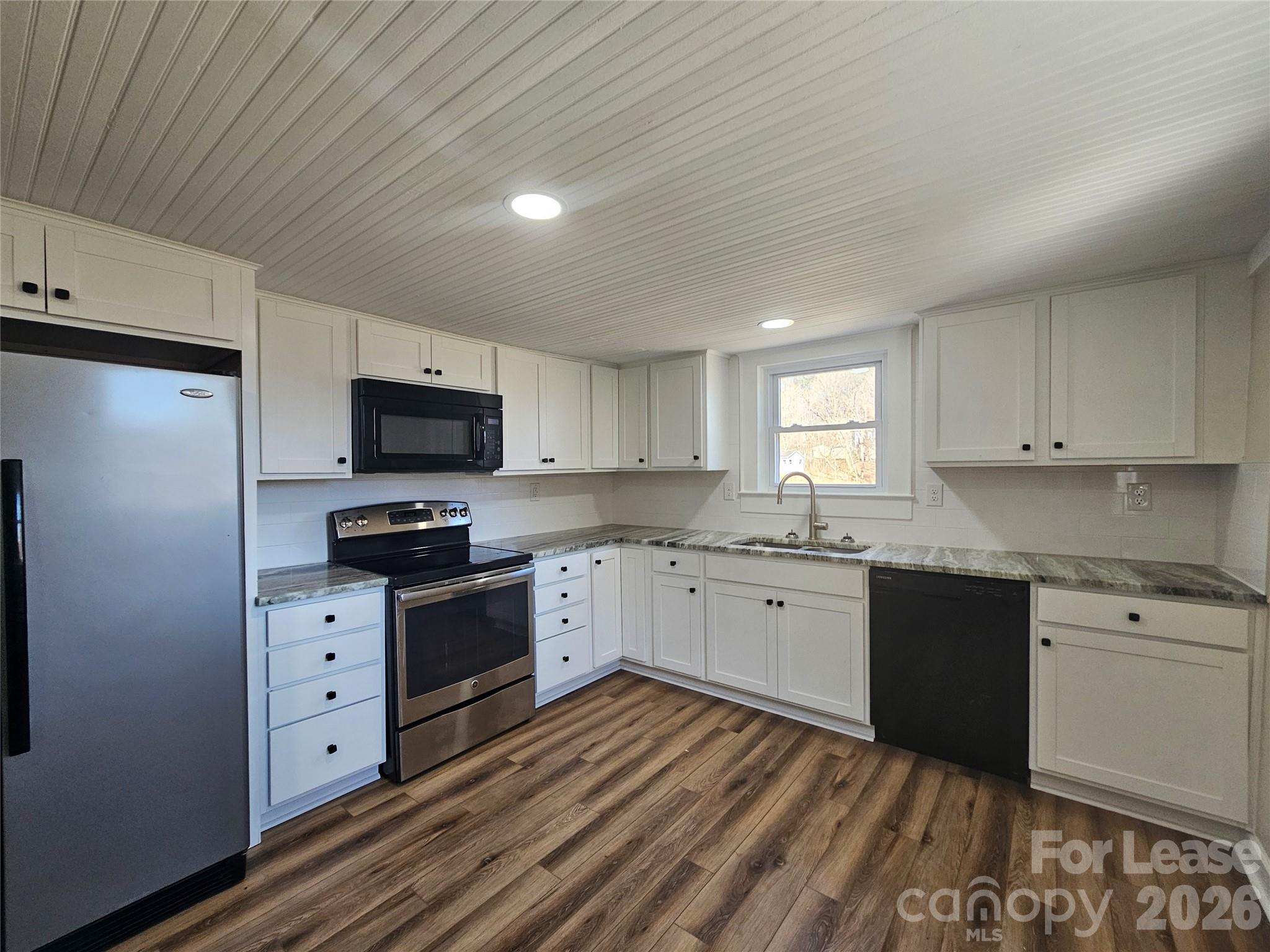 208 W Main Street Property Photo 6