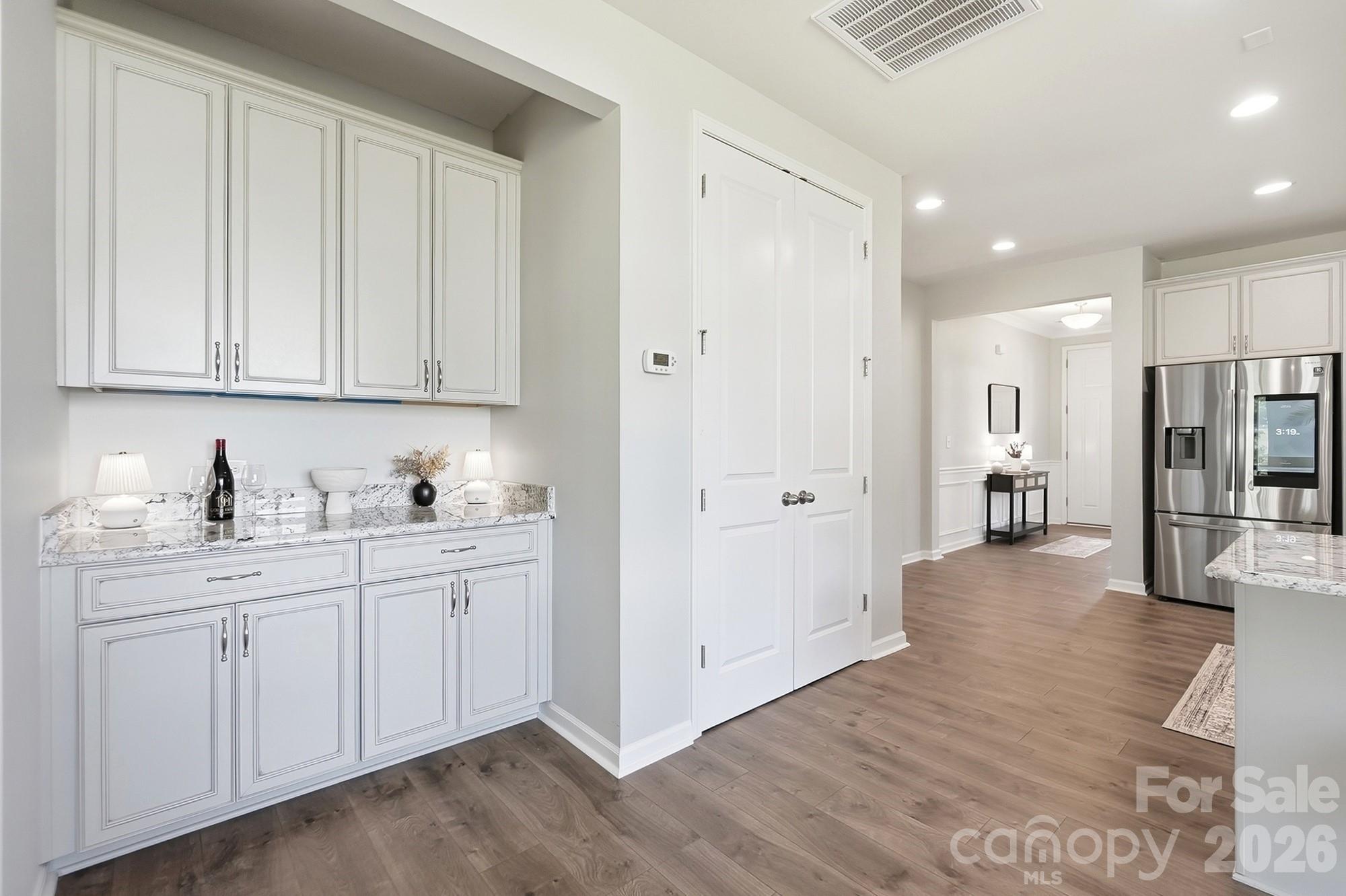 1100 Morning View Drive Property Photo 20