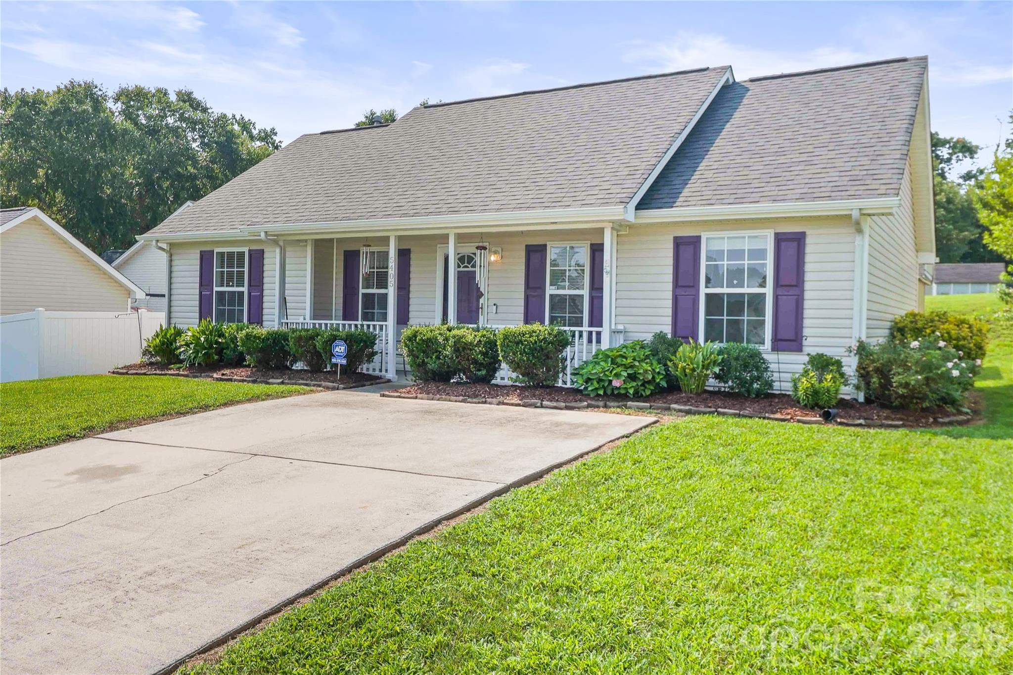5405 Katherine Court Property Photo 3