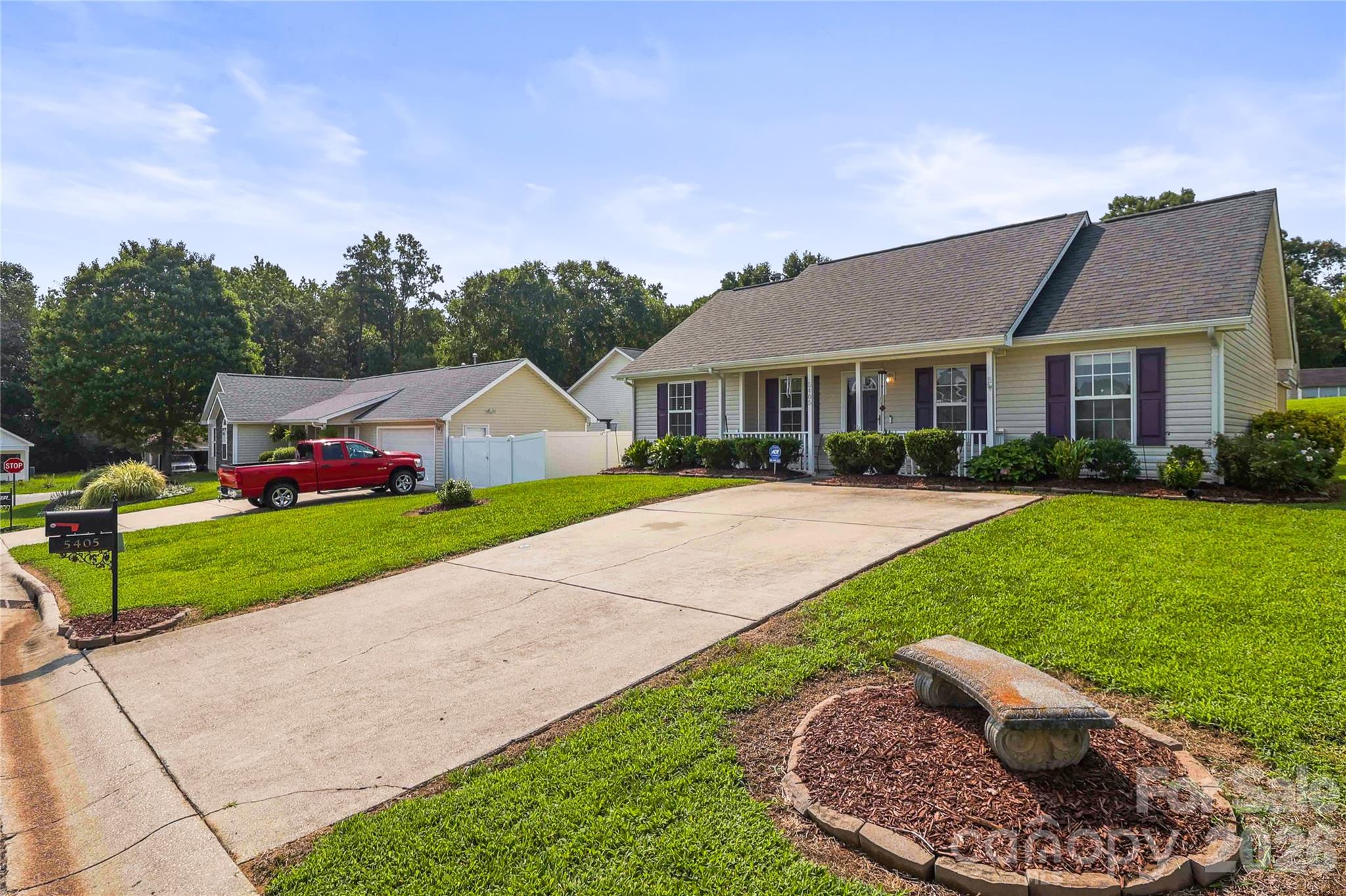 5405 Katherine Court Property Photo 4