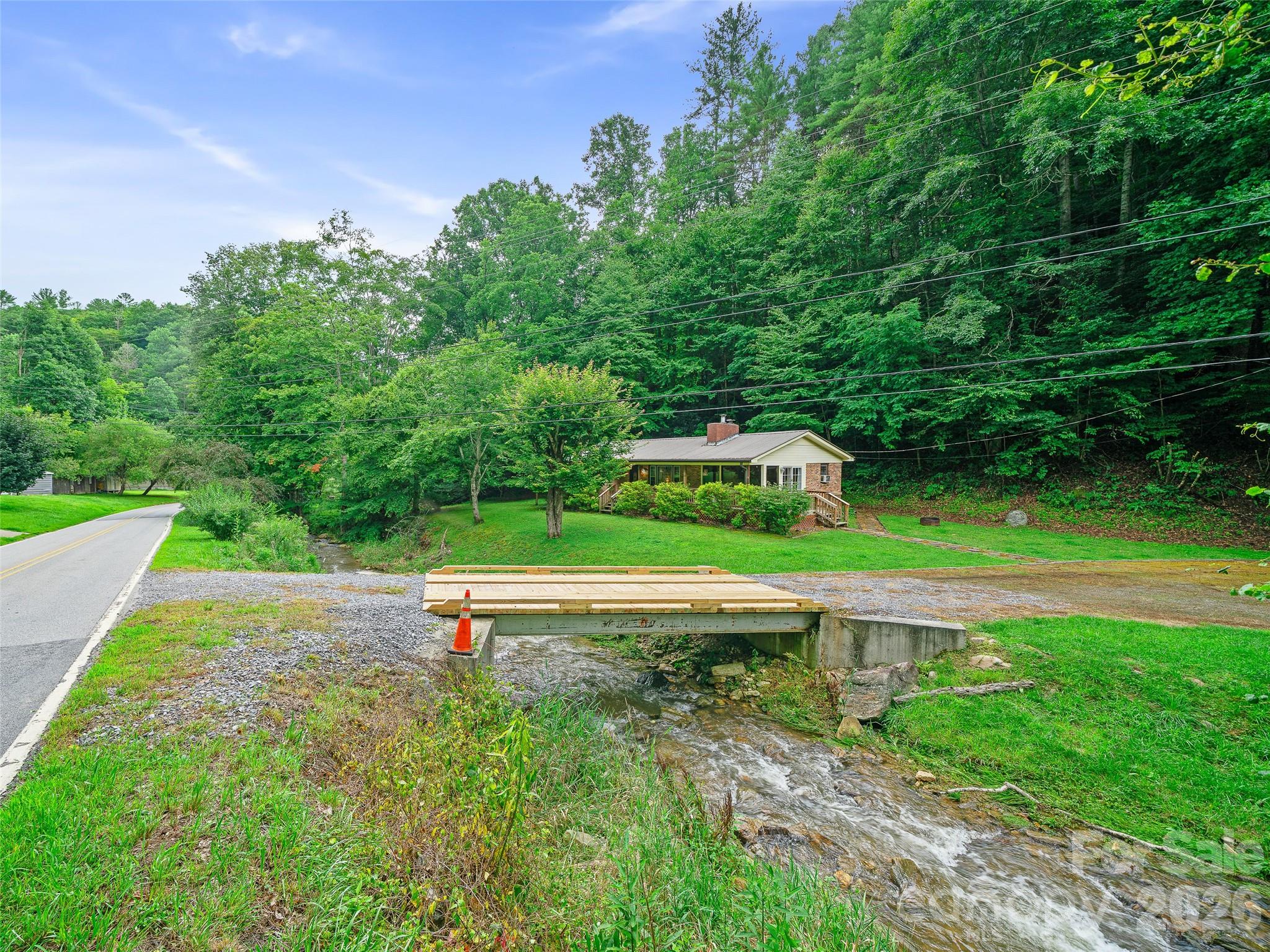 915 Little Creek Road Property Photo 2
