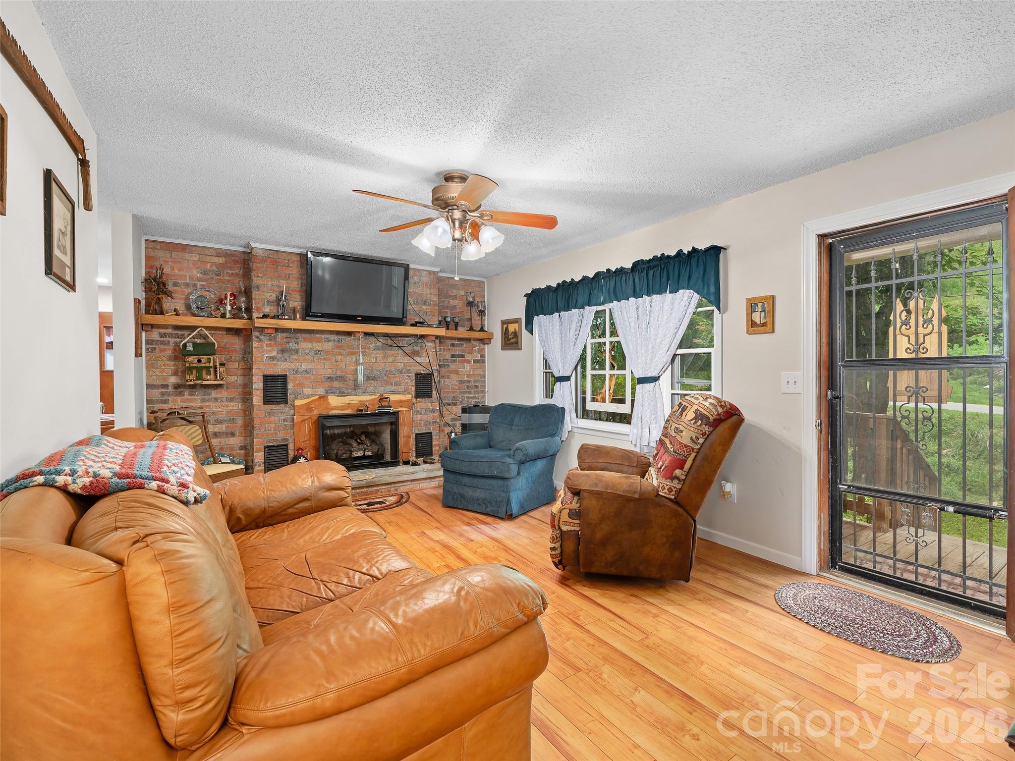 915 Little Creek Road Property Photo 5