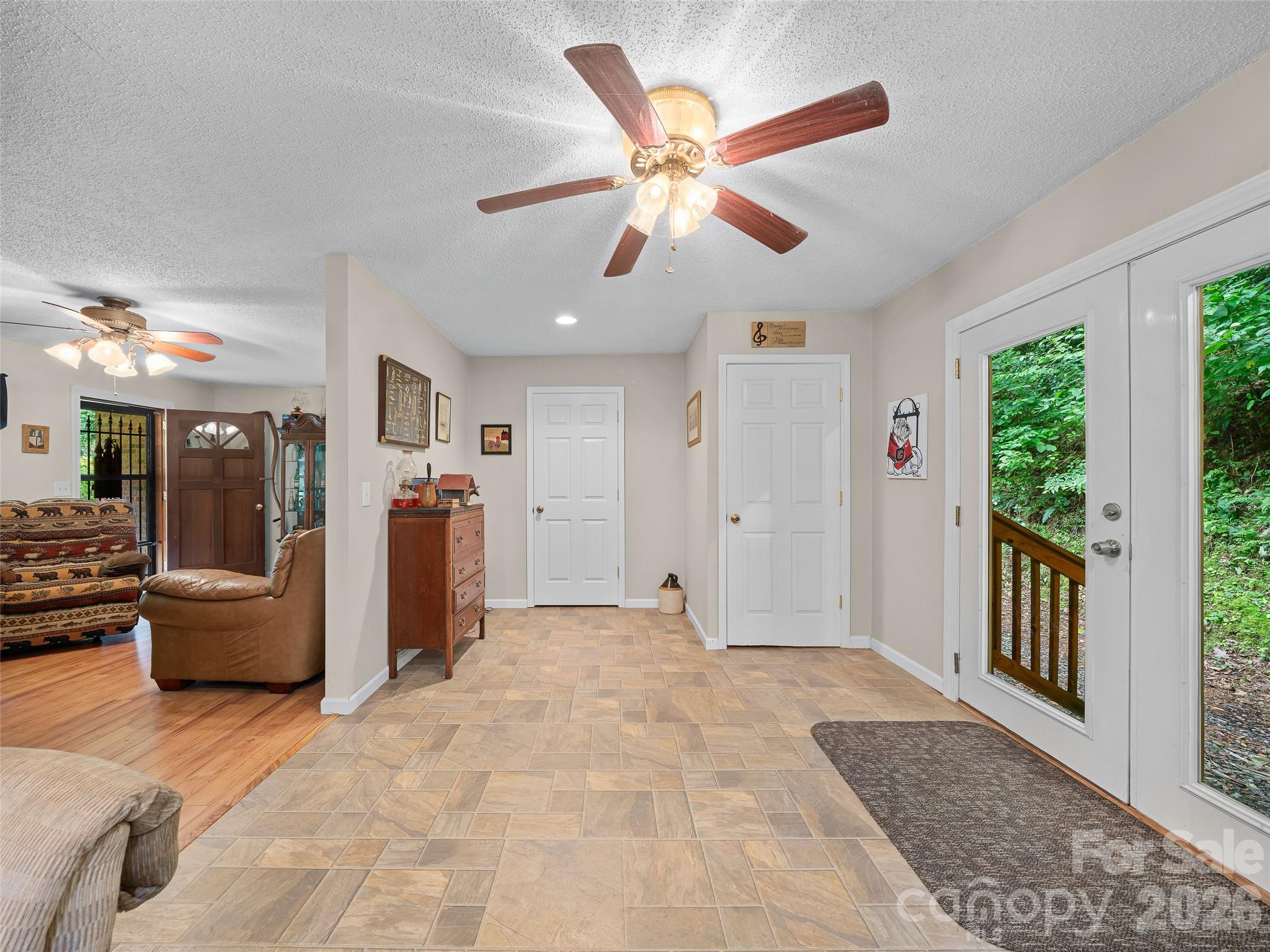 915 Little Creek Road Property Photo 8