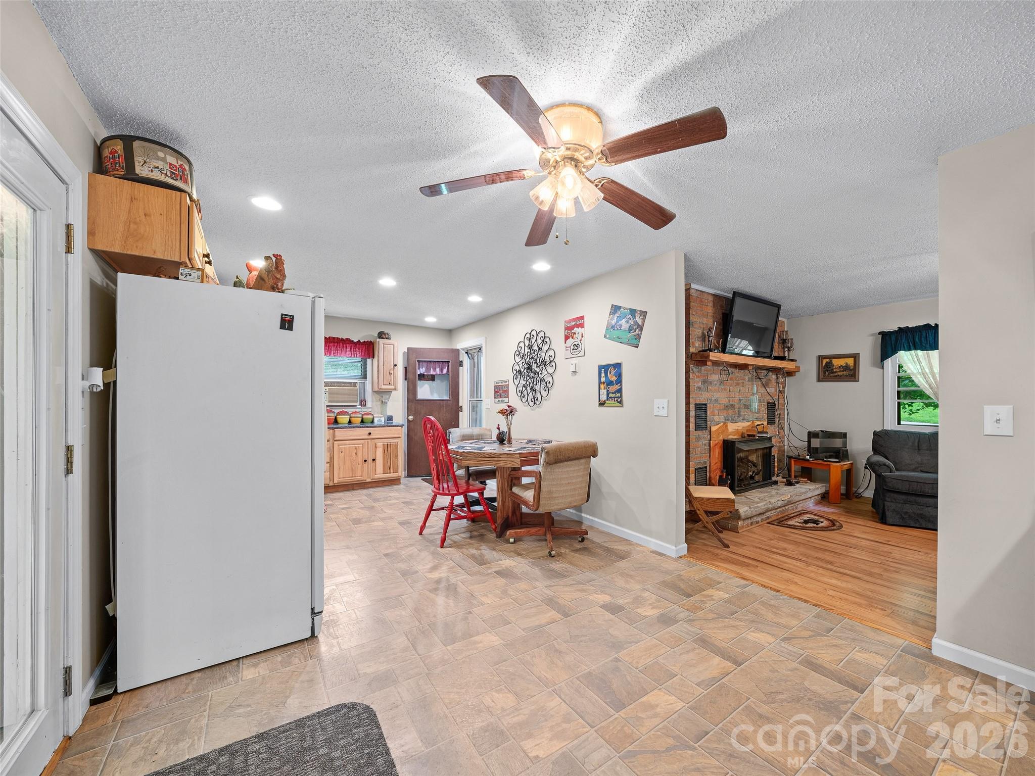 915 Little Creek Road Property Photo 9