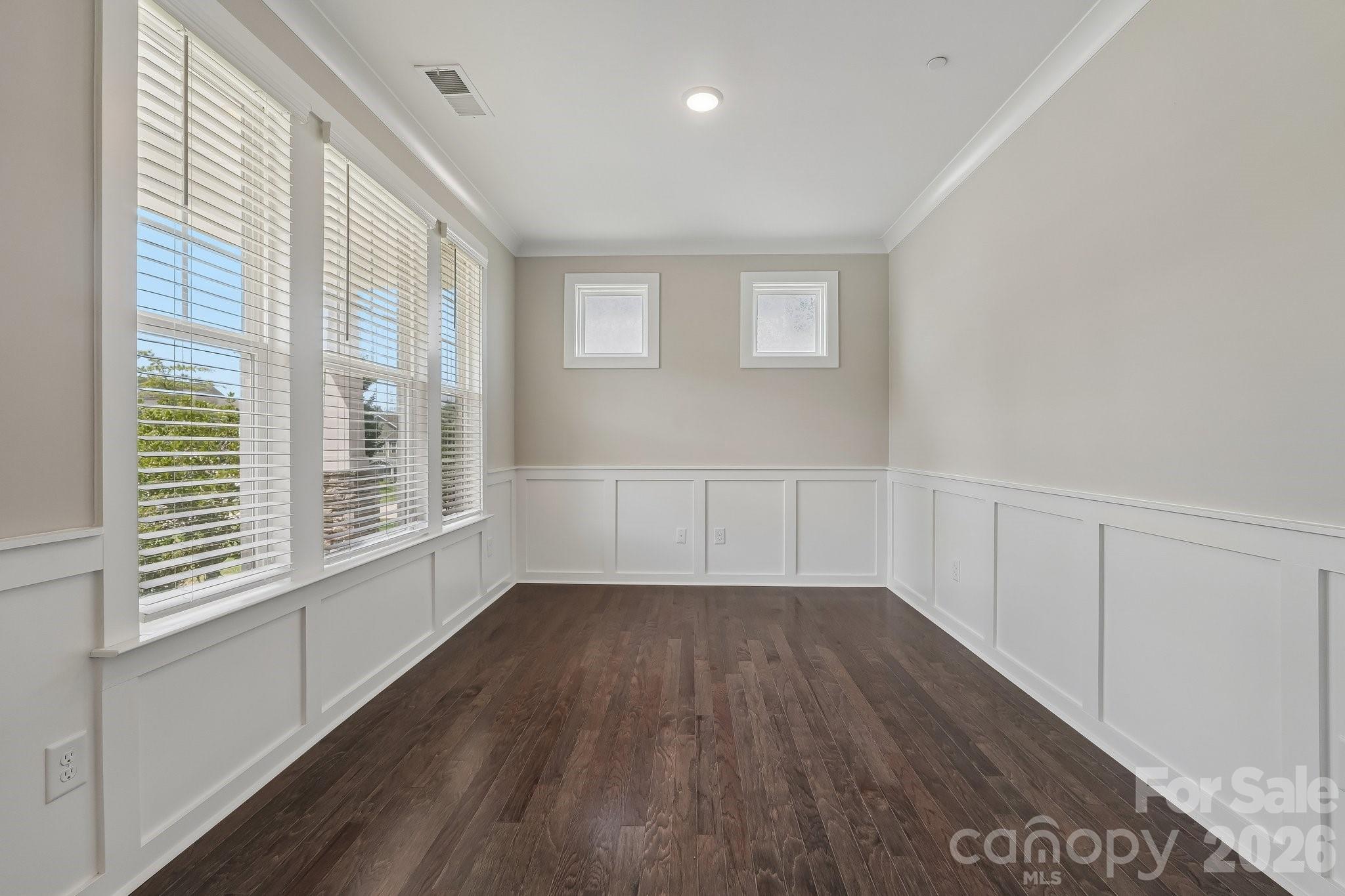 977 Bellegray Lane Property Photo 3