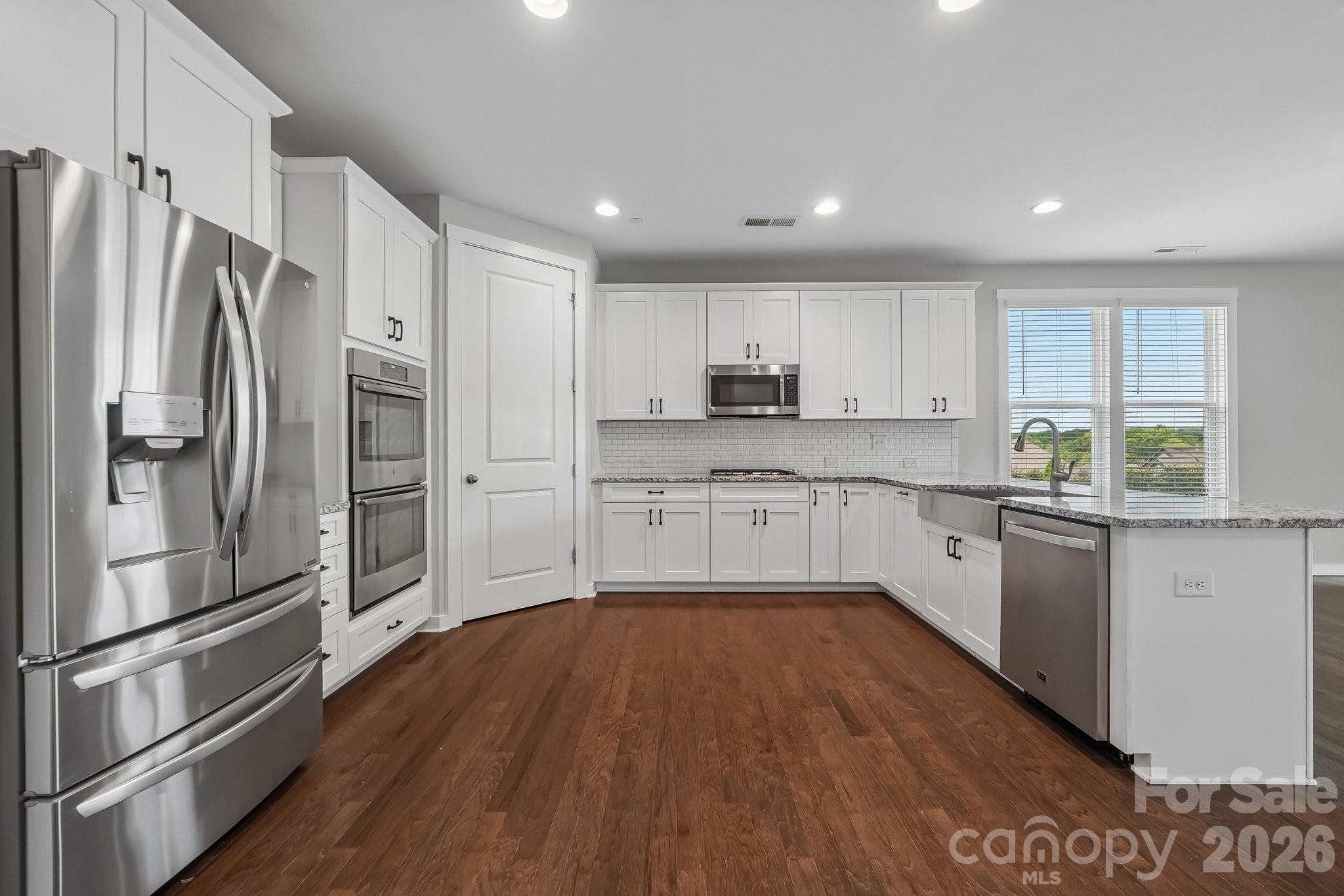 977 Bellegray Lane Property Photo 12