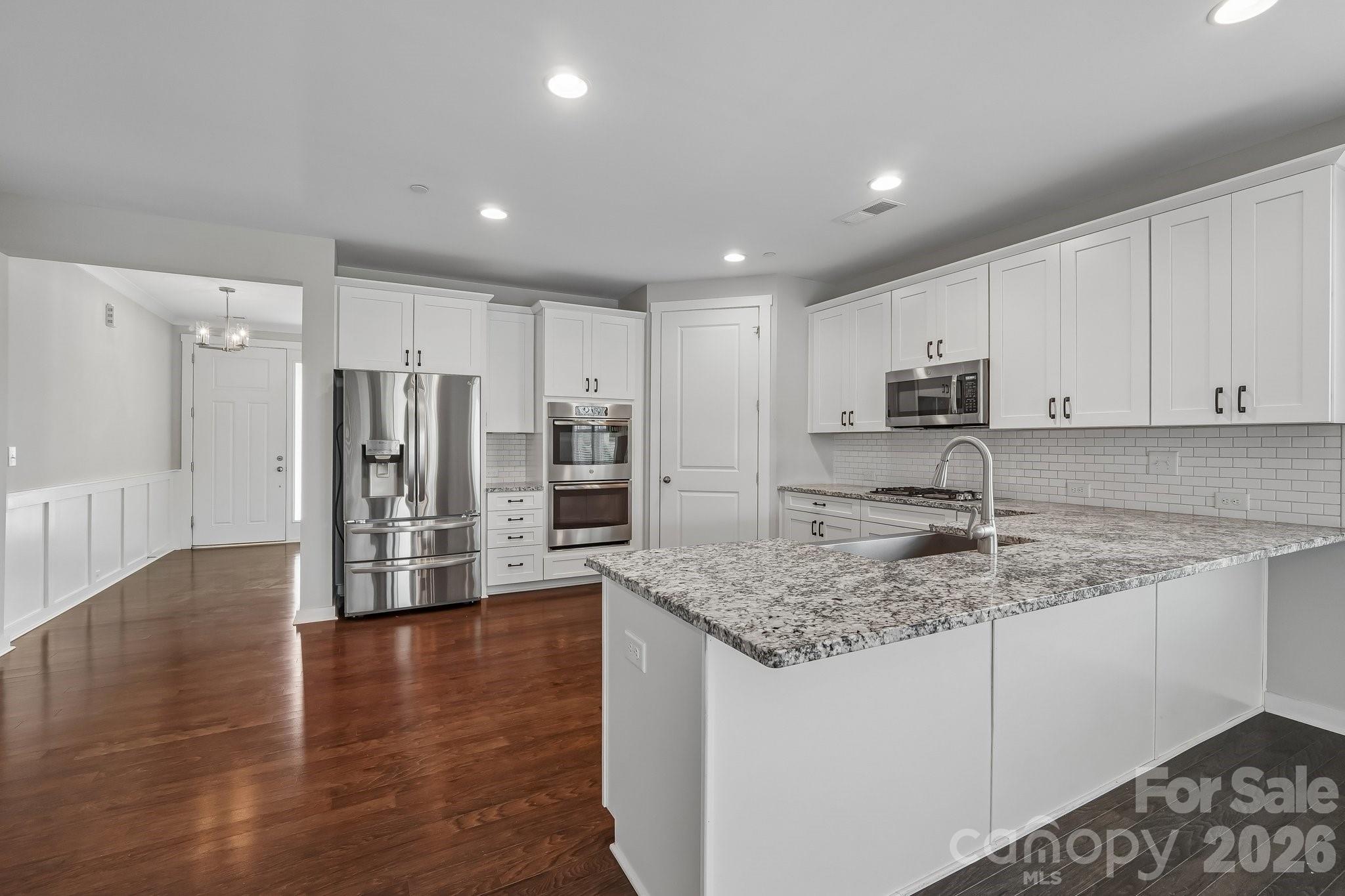 977 Bellegray Lane Property Photo 13