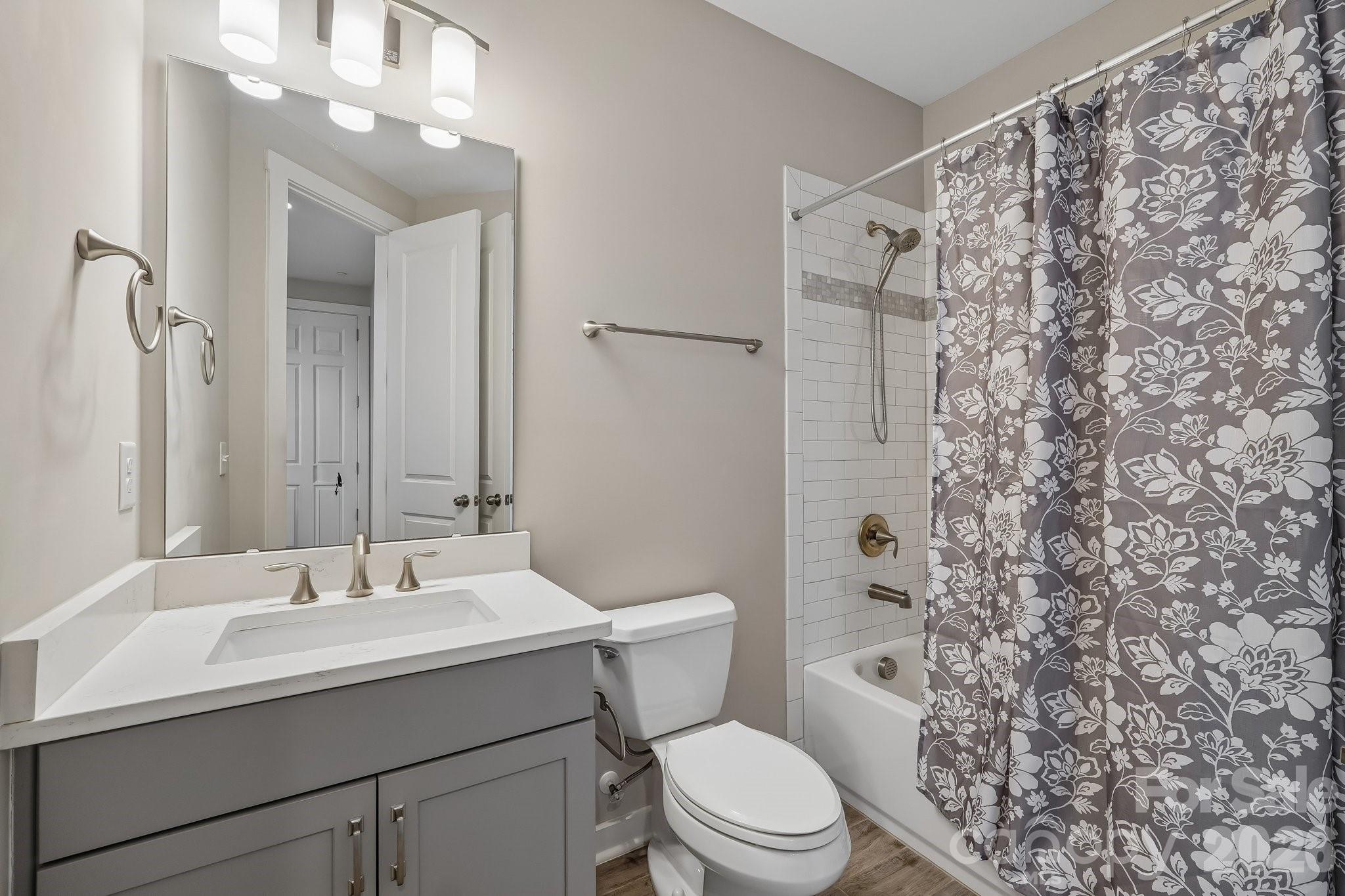 977 Bellegray Lane Property Photo 24