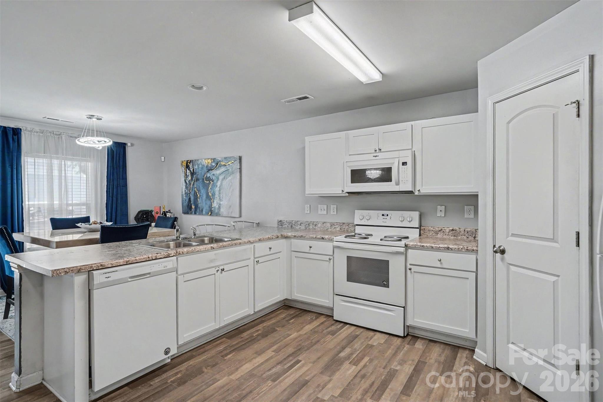 347 Cornwall Drive Property Photo 3