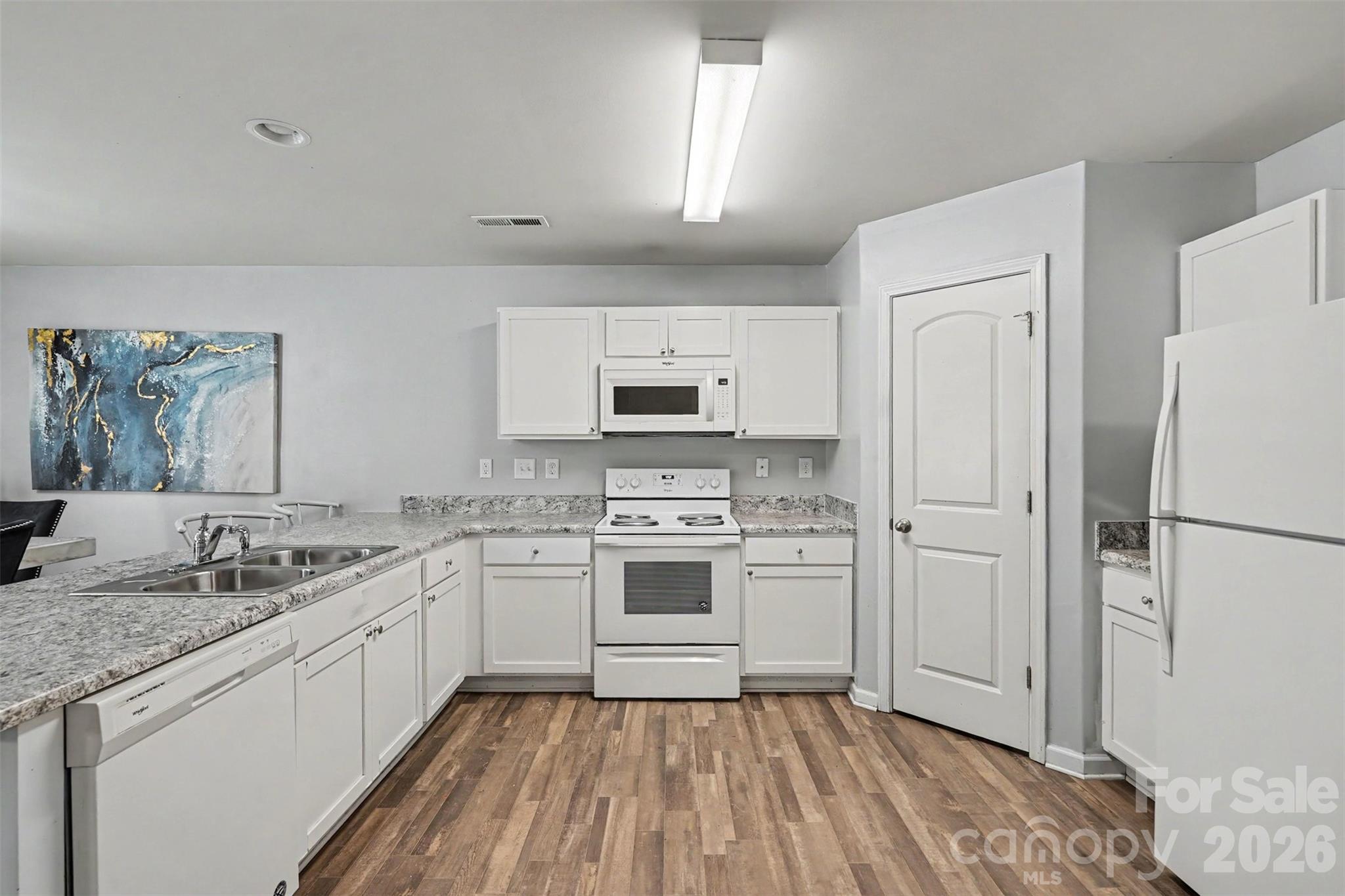 347 Cornwall Drive Property Photo 4