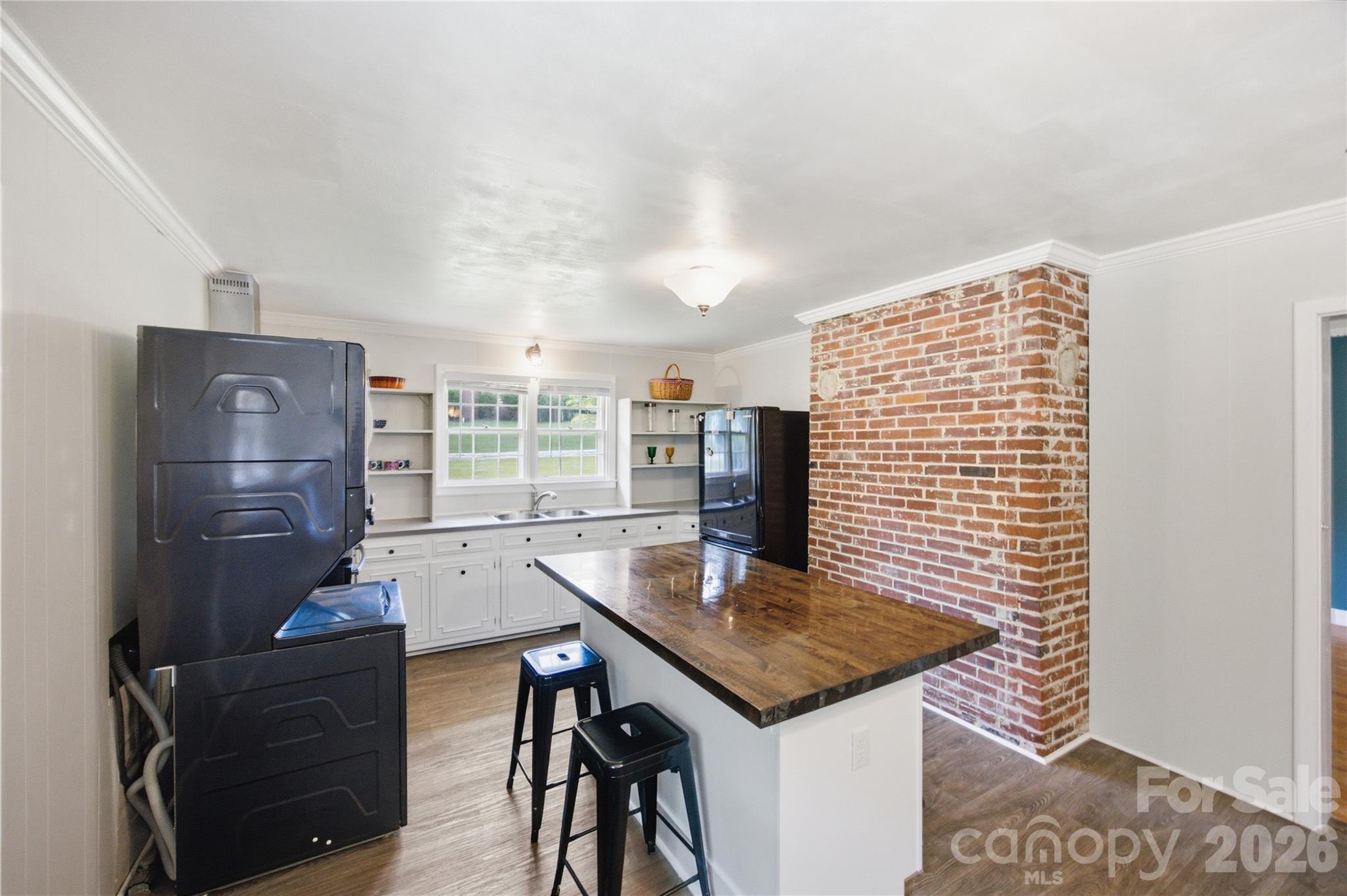 1471 Winthrop Avenue Property Photo 3