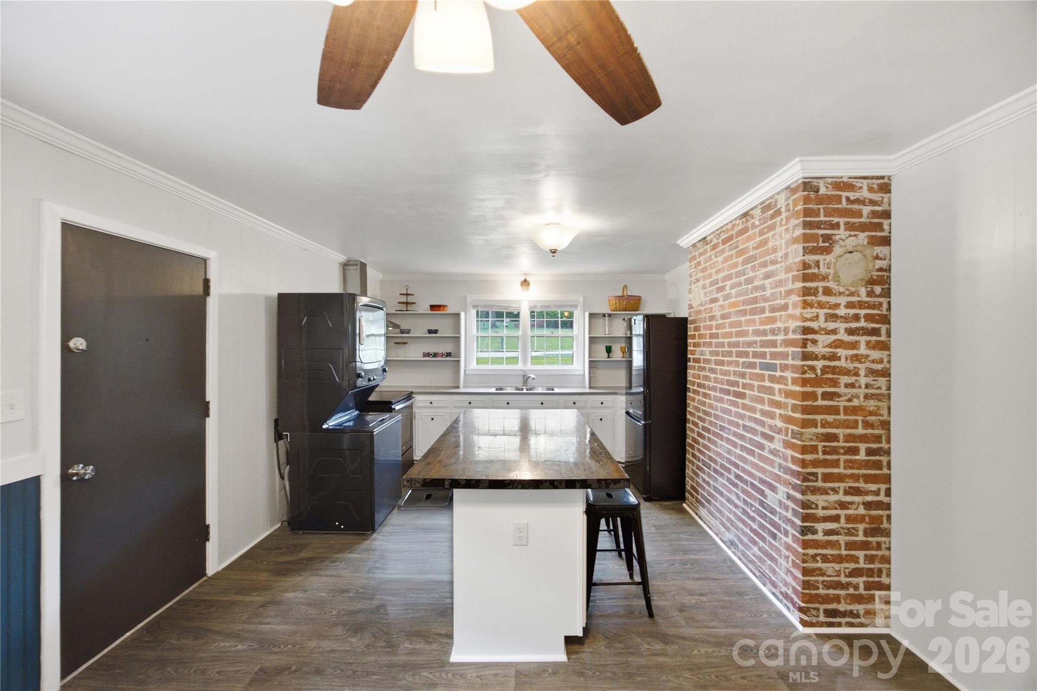 1471 Winthrop Avenue Property Photo 4