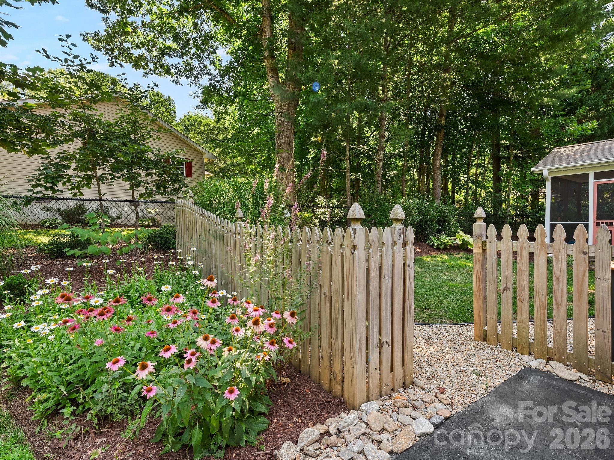 210 N Hillandale Drive Extension 10 Property Photo 28