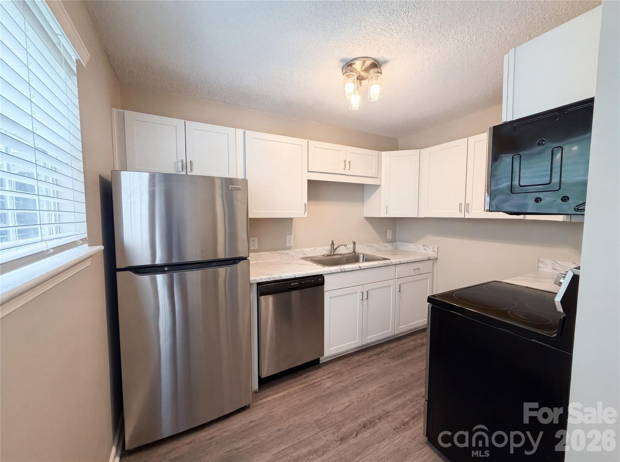 1436 Flintwood Drive Property Photo 6