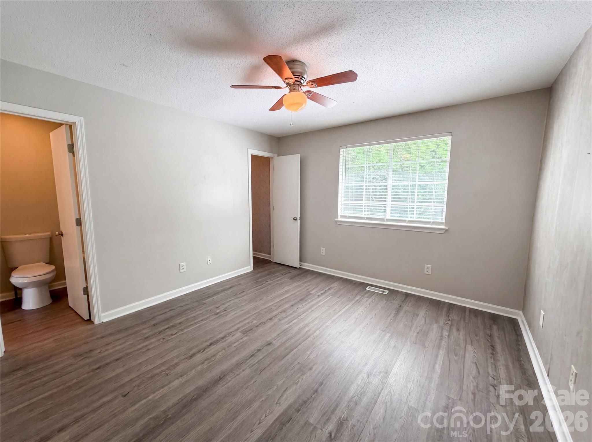 1436 Flintwood Drive Property Photo 9