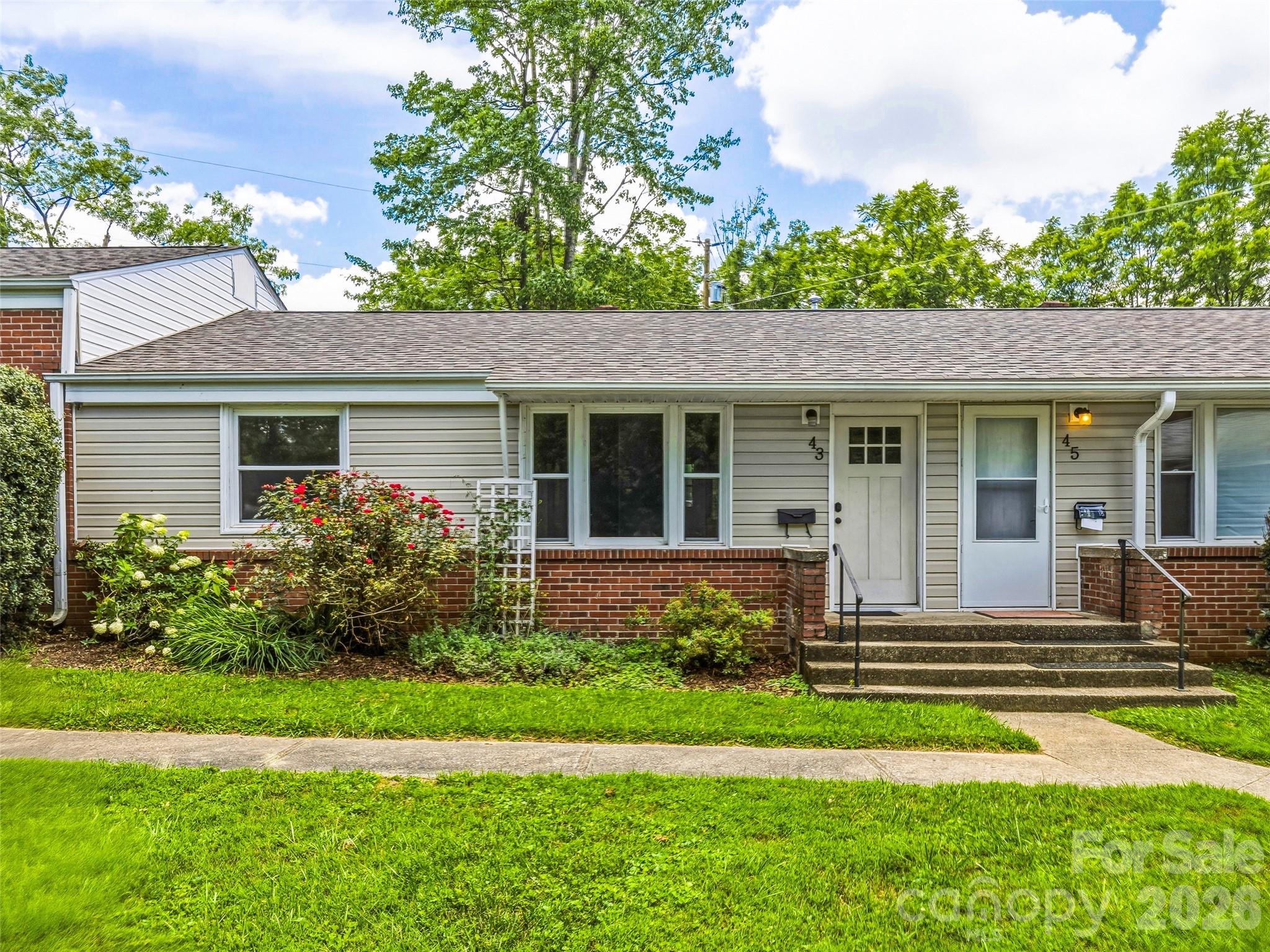 43 Trowbridge Lane Property Photo 2