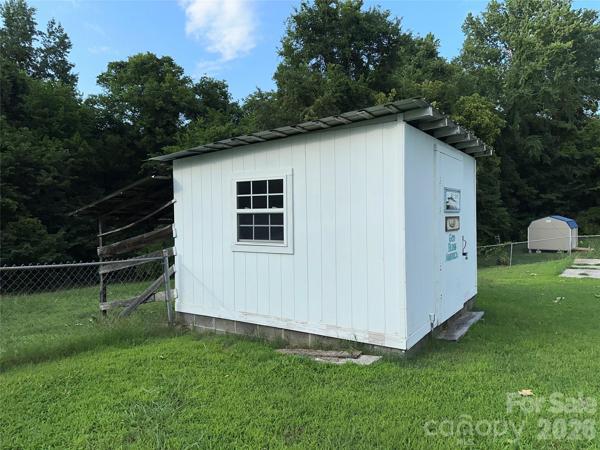 175 Grove Street Property Photo 4