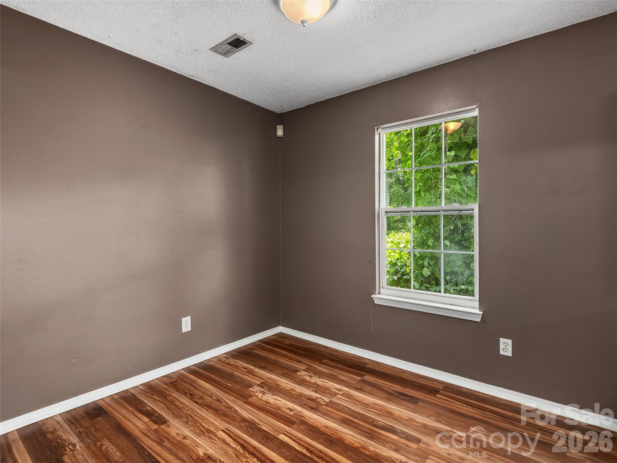 321 Virginia Avenue Property Photo 6