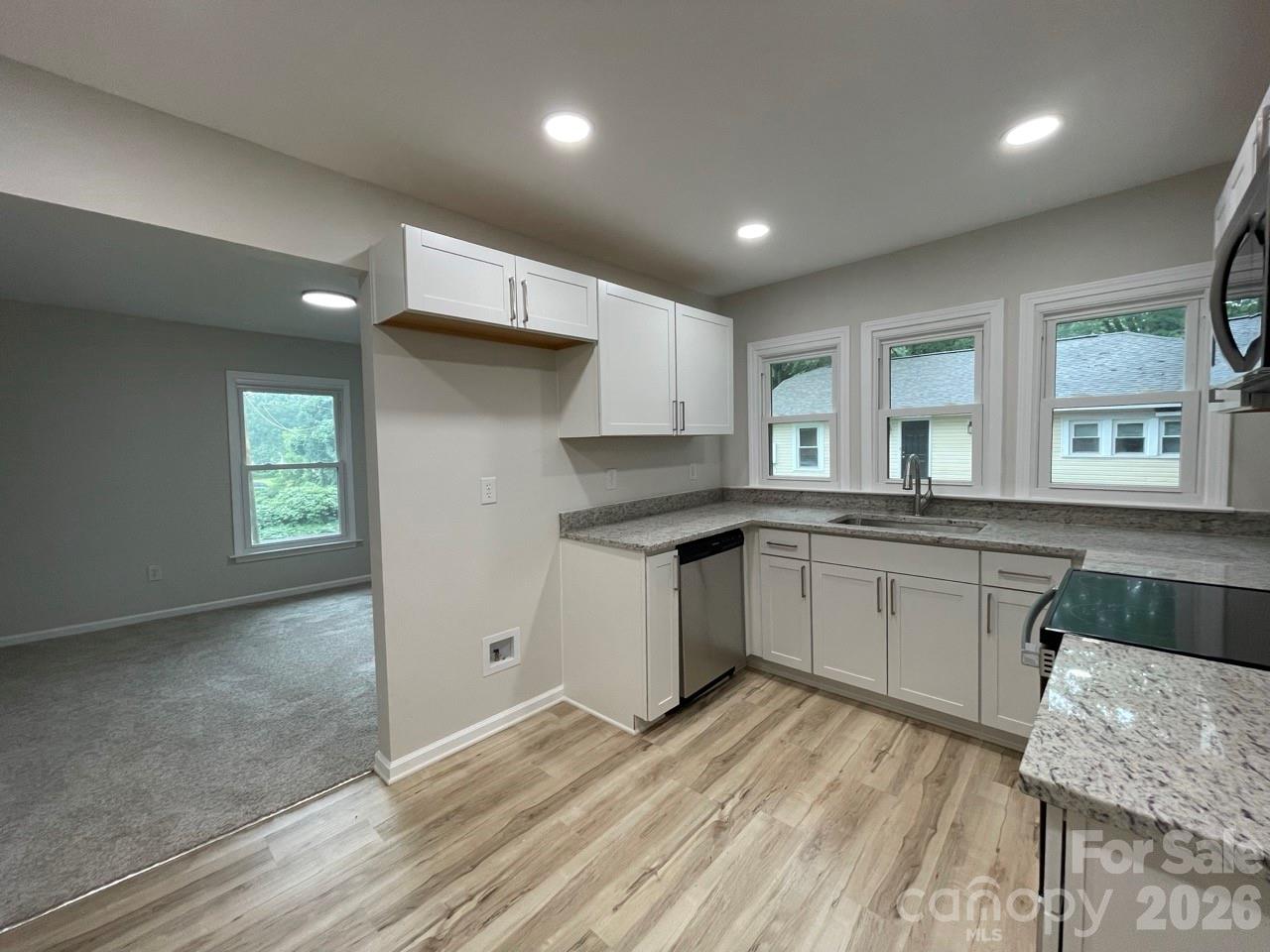 1617 W 4th Avenue Property Photo 9