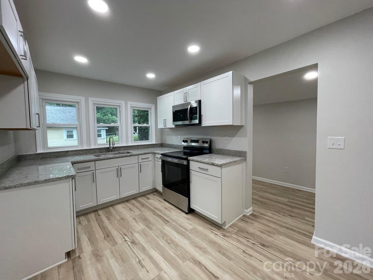 1617 W 4th Avenue Property Photo 10