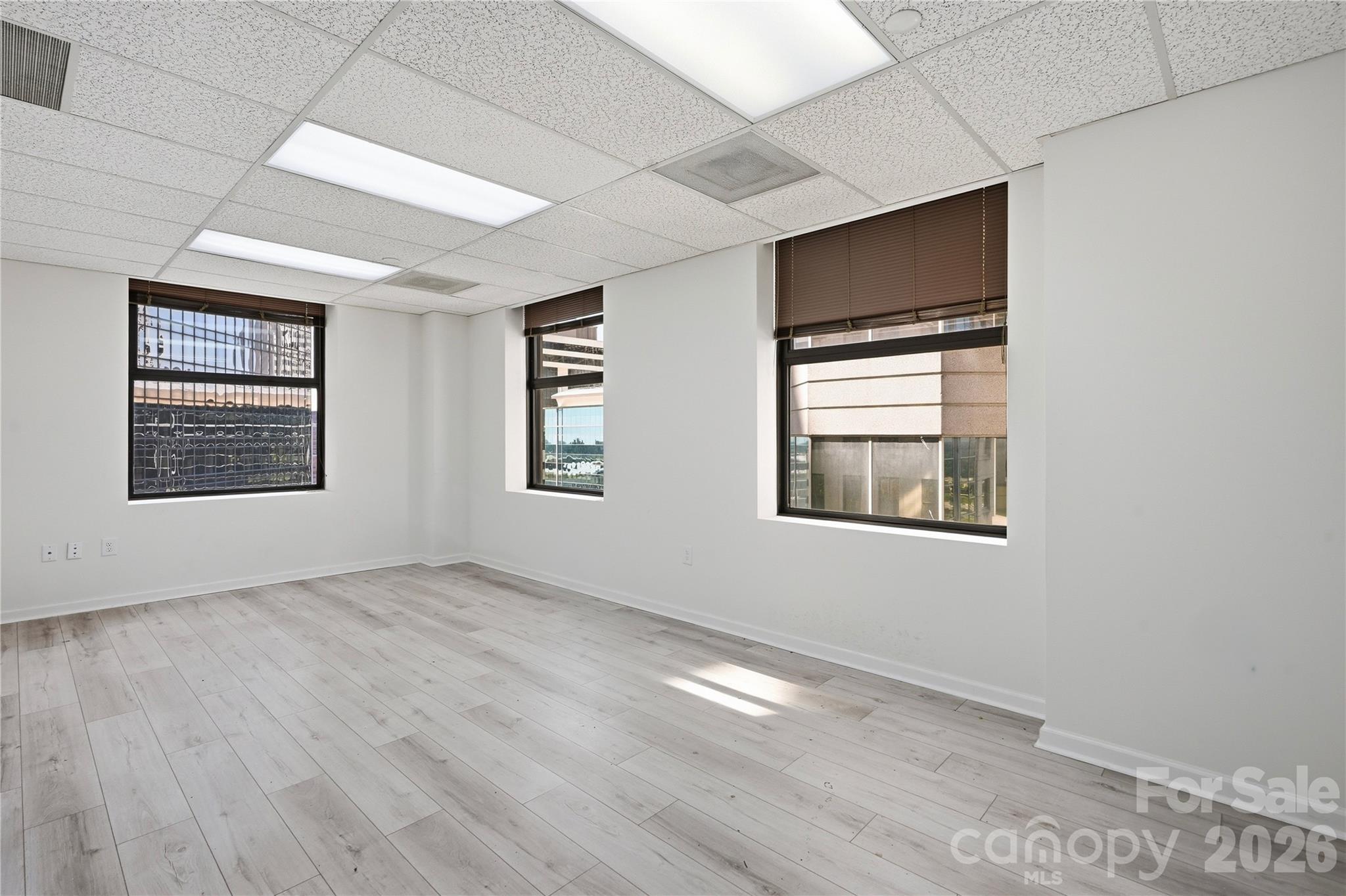 112 S Tryon Street 1570 Property Photo 3