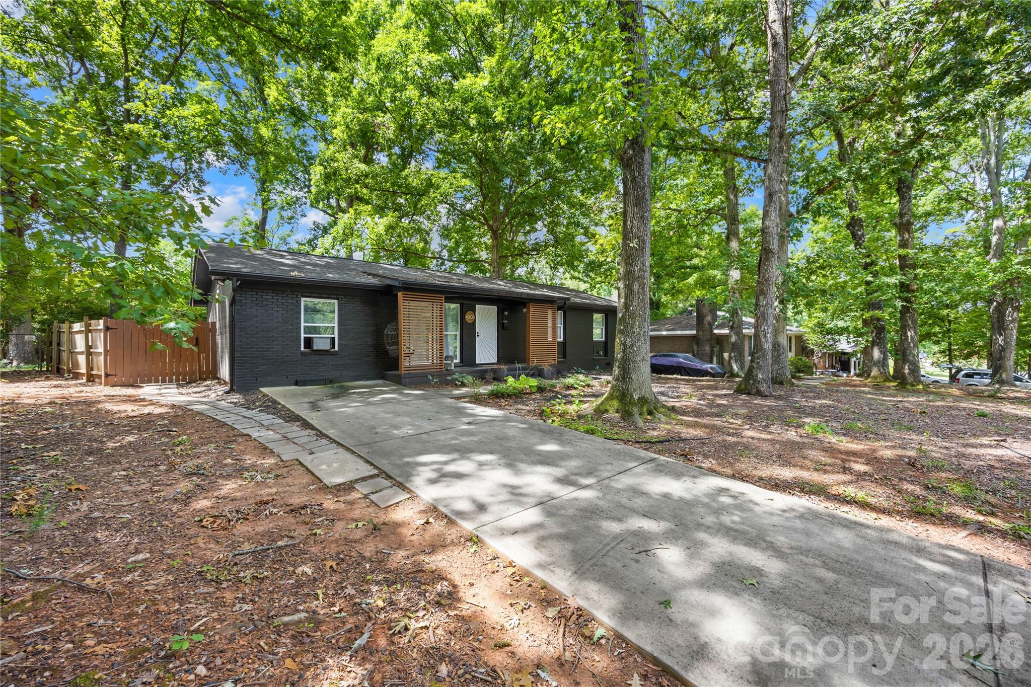4508 Ivanhoe Place Property Photo 2