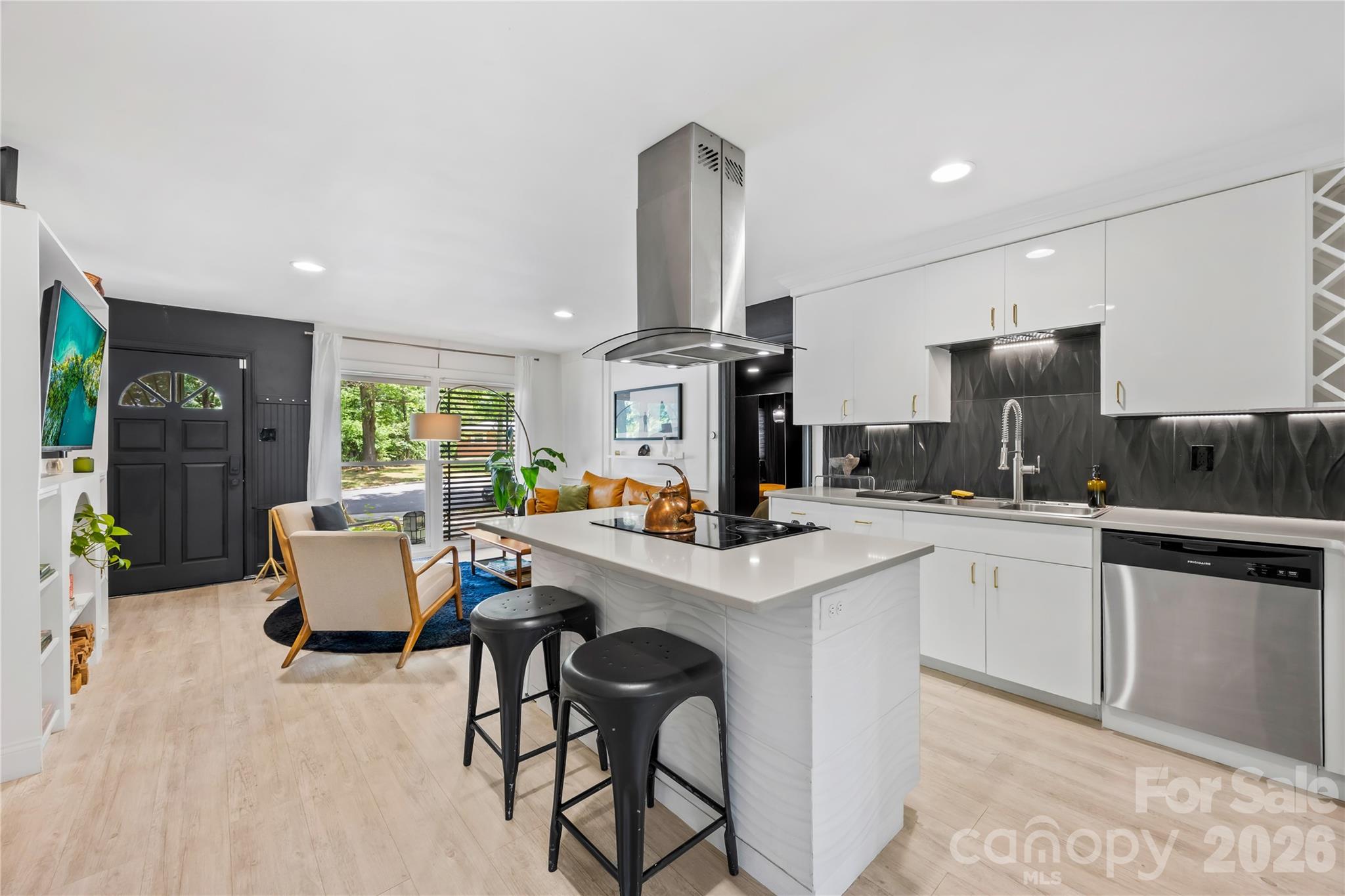 4508 Ivanhoe Place Property Photo 14