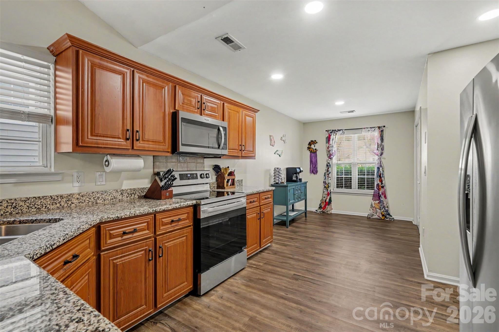 5906 Meadow Hill Drive Property Photo 5