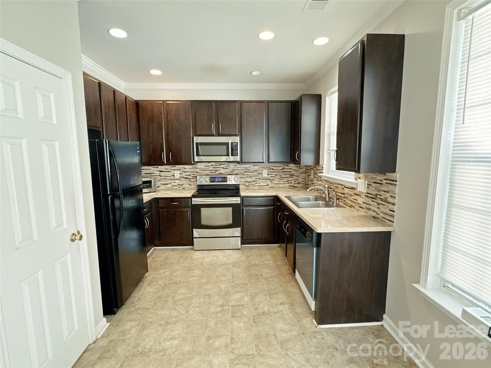 7629 Abigail Glen Drive Property Photo 2