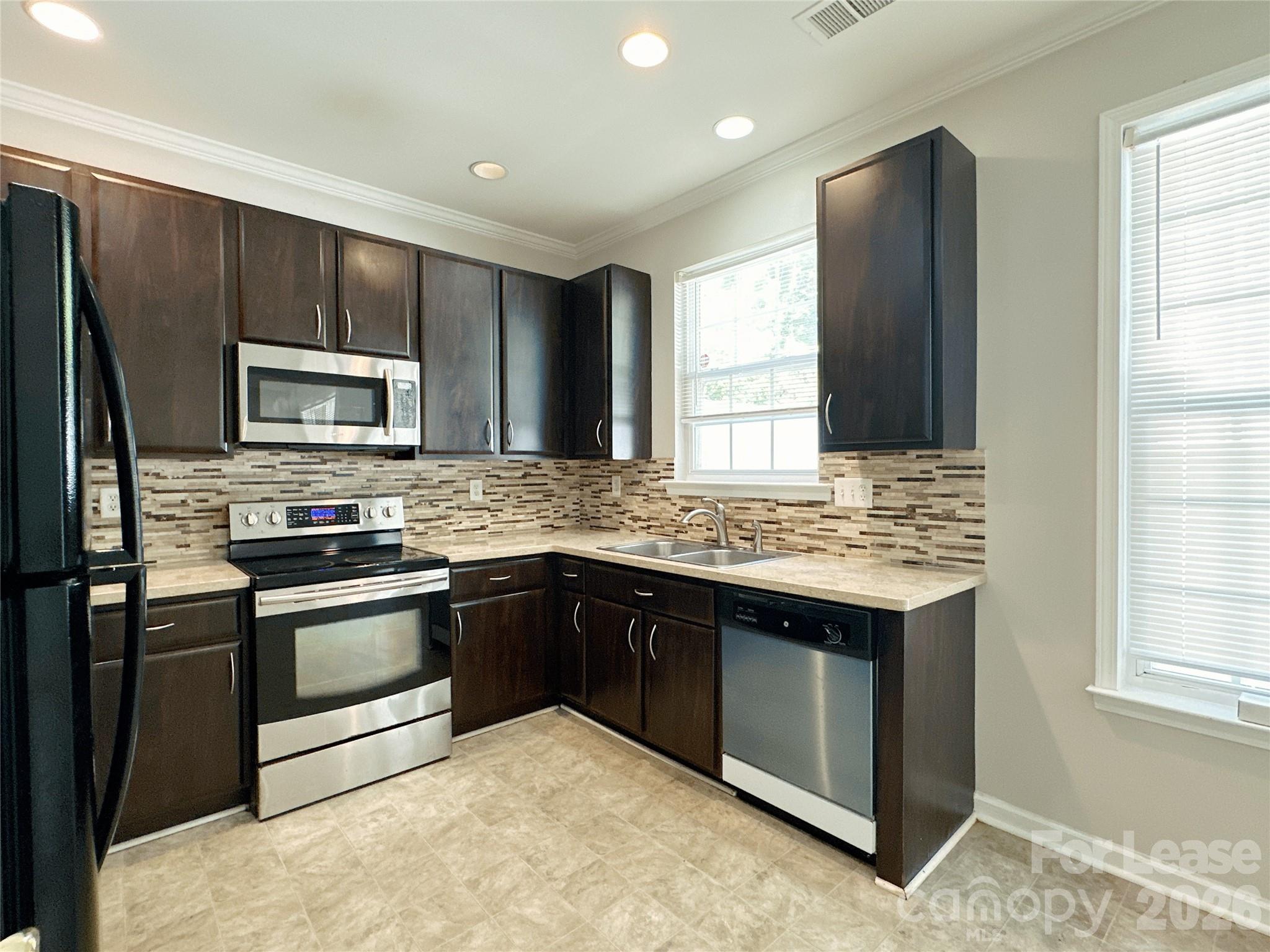 7629 Abigail Glen Drive Property Photo 4