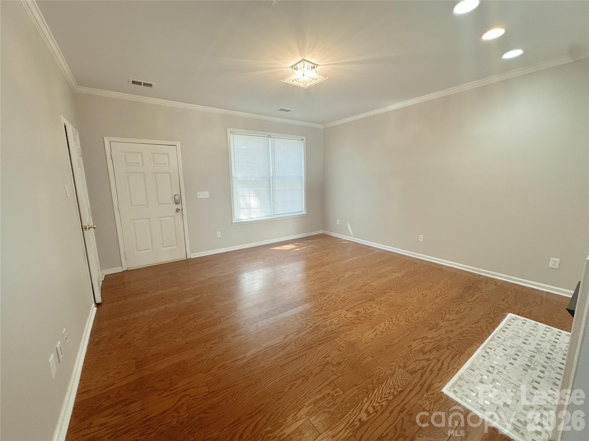 7629 Abigail Glen Drive Property Photo 7