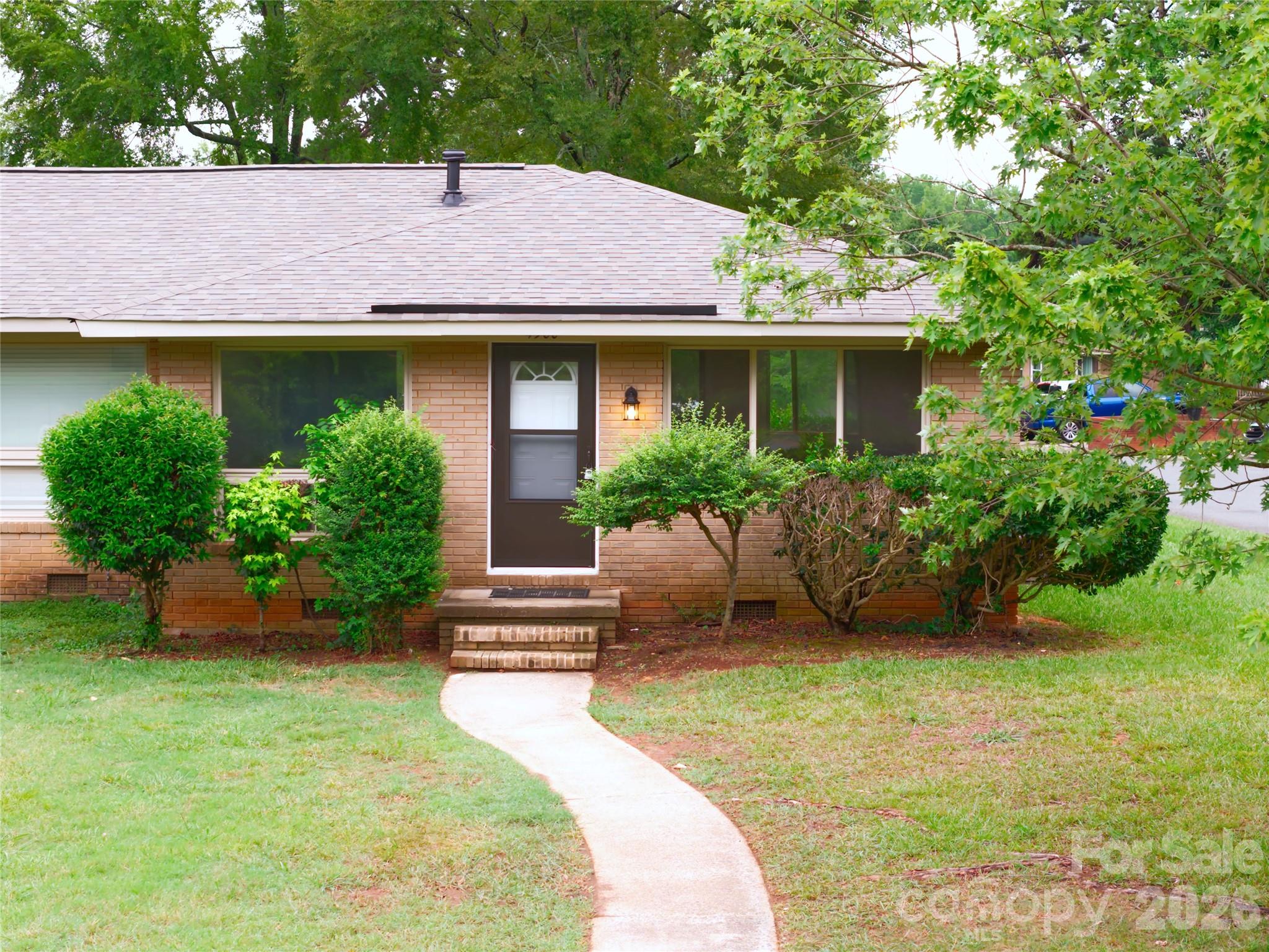 4900 Malibu Drive Property Photo 1