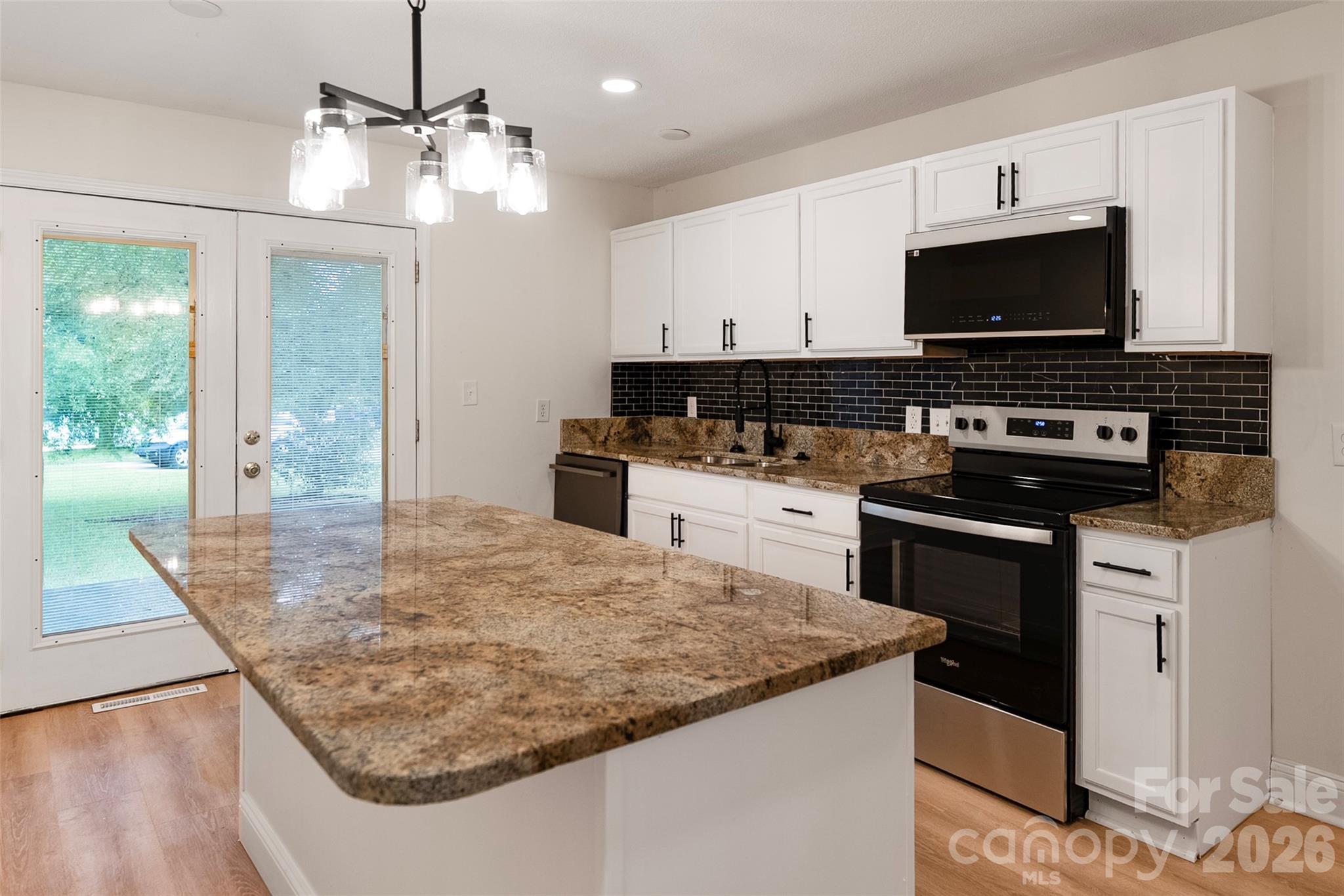 4900 Malibu Drive Property Photo 12