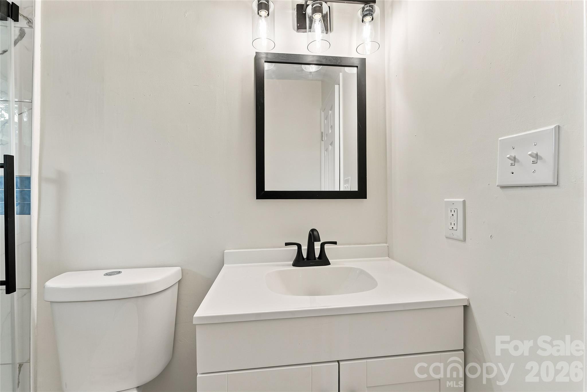 4900 Malibu Drive Property Photo 17