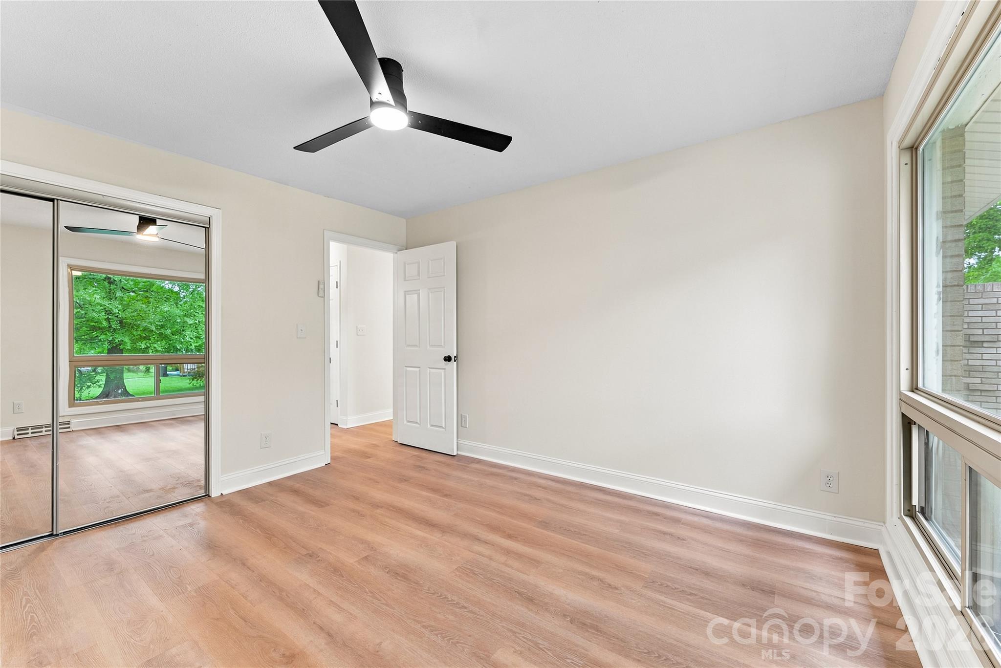 4900 Malibu Drive Property Photo 20